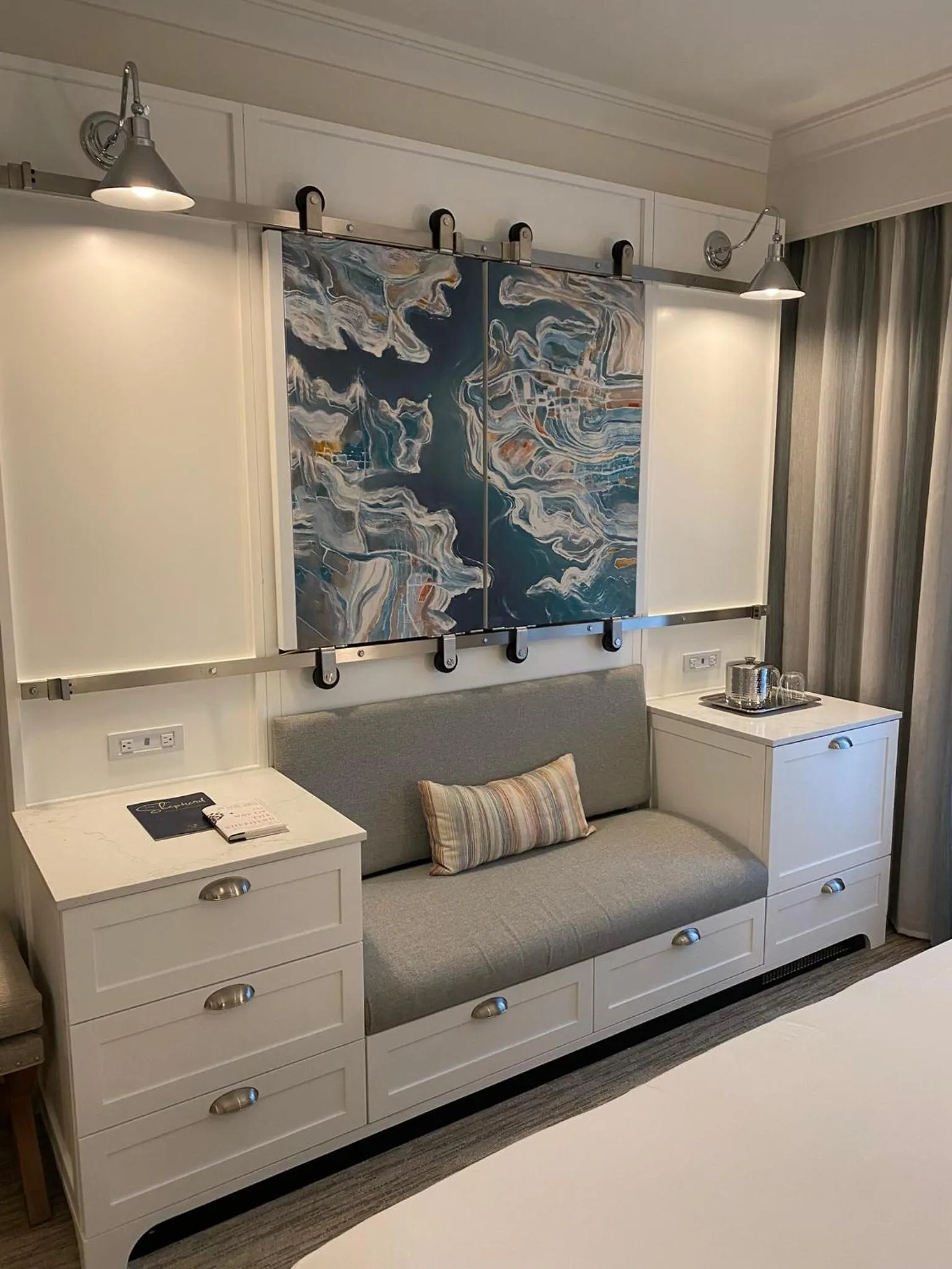 TV and multimedia, Bed in The Shepherd Hotel Downtown Clemson