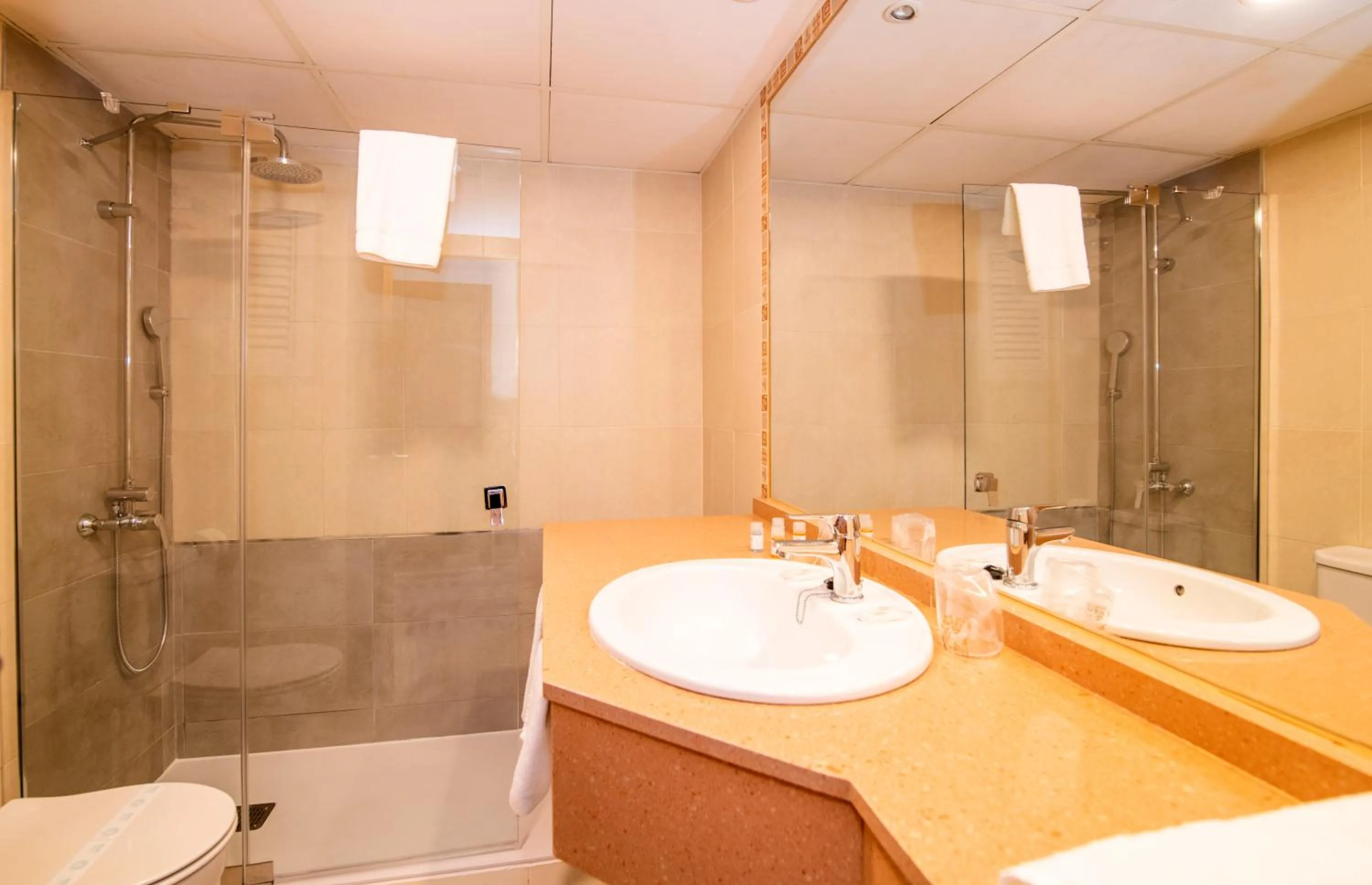 Photo of the whole room in Hotel Caribe