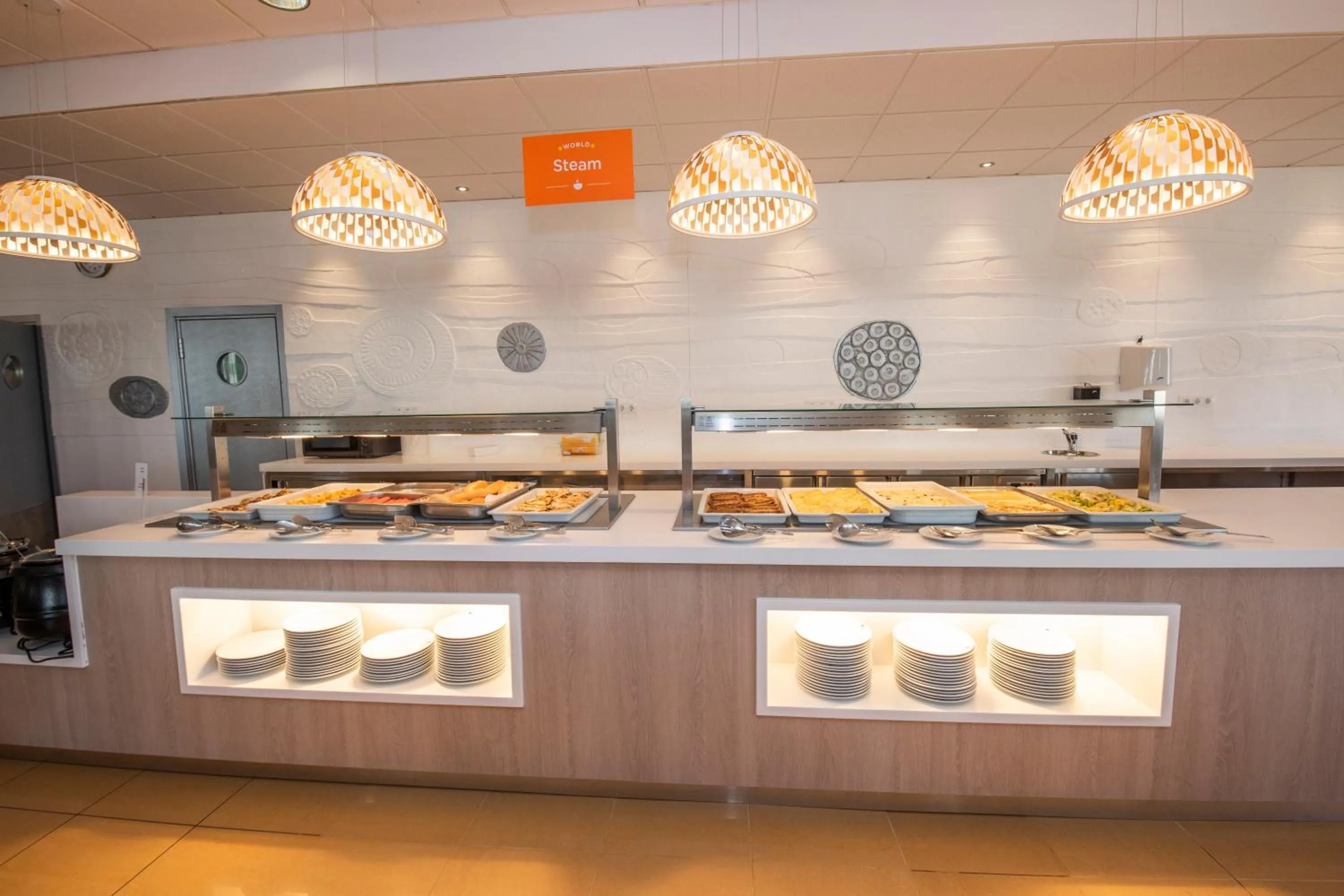 Restaurant/places to eat in Hotel Caribe