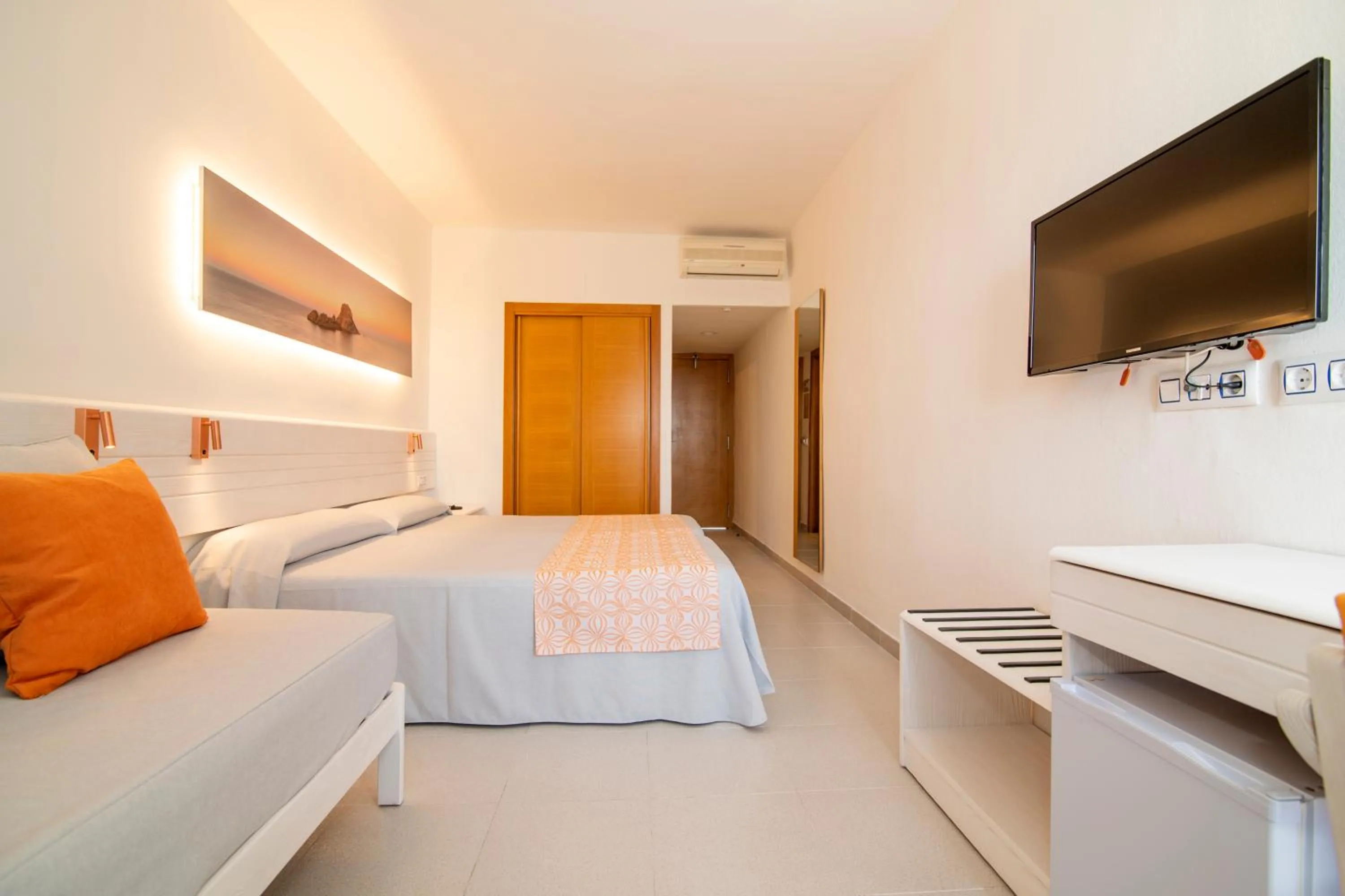 Photo of the whole room, Bed in Hotel Caribe