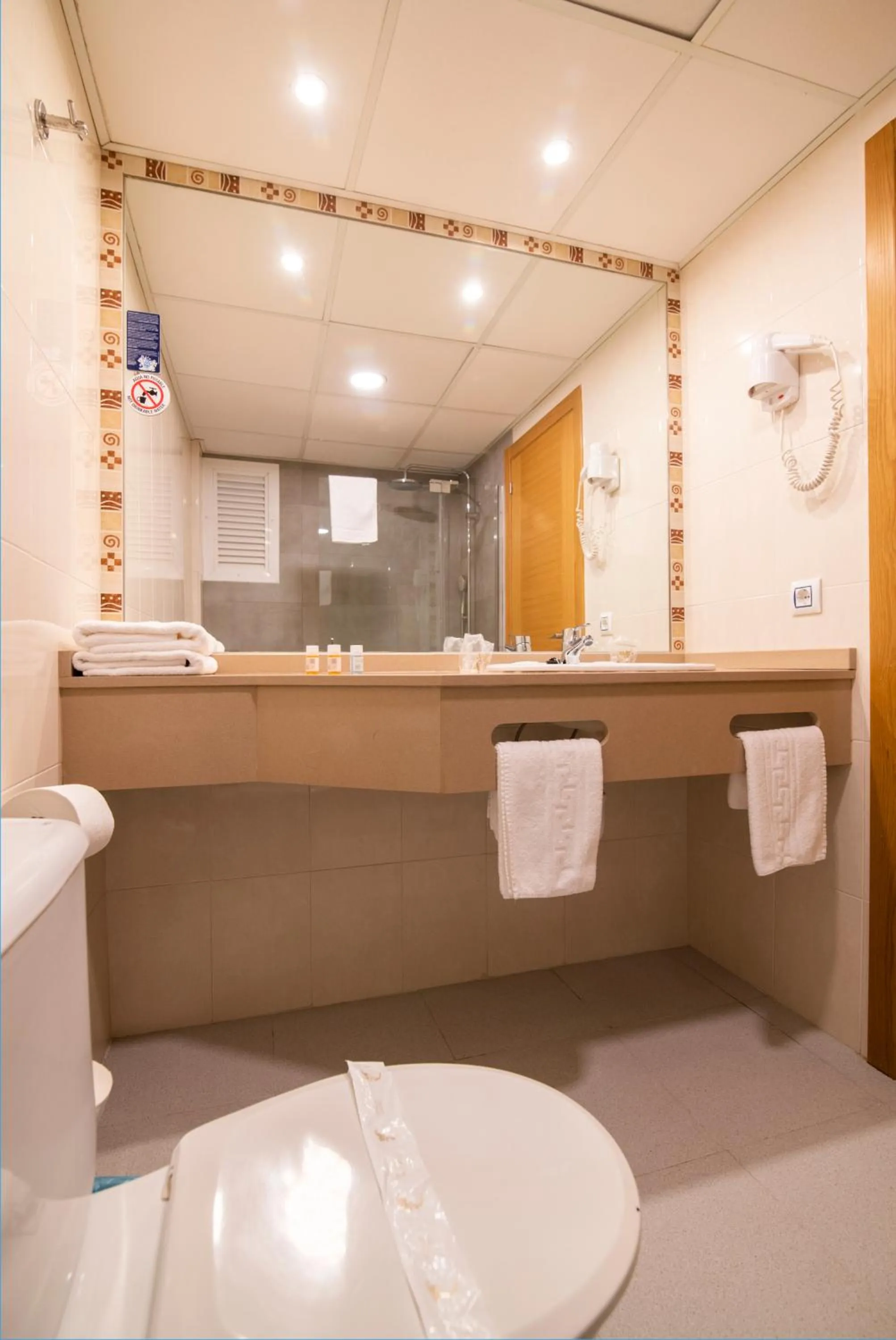 Photo of the whole room in Hotel Caribe