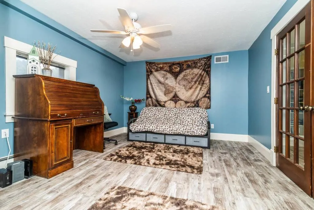 Chelsea Lake House, Game Room, & Pontoon-rental