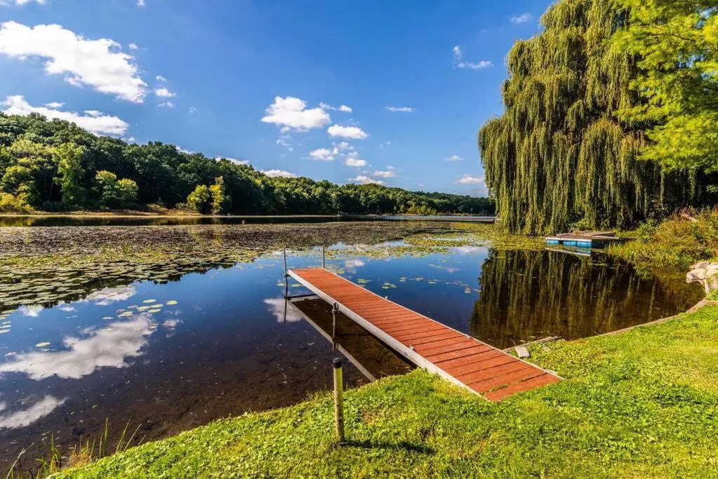 Chelsea Lake House, Game Room, & Pontoon-rental