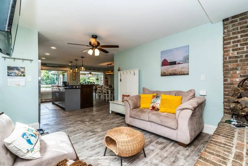 Chelsea Lake House, Game Room, & Pontoon-rental