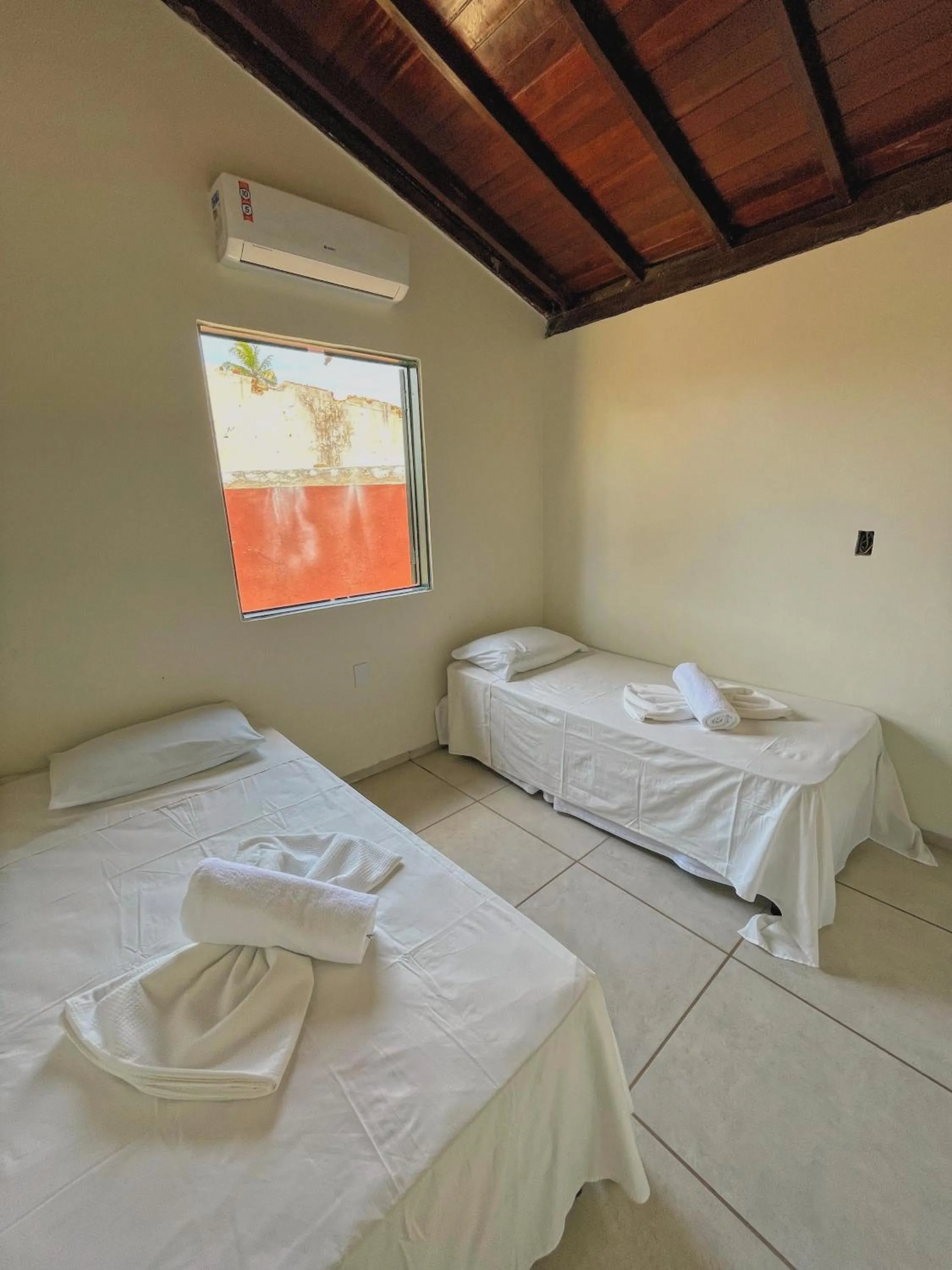 Photo of the whole room, Bed in Pousada Paradise