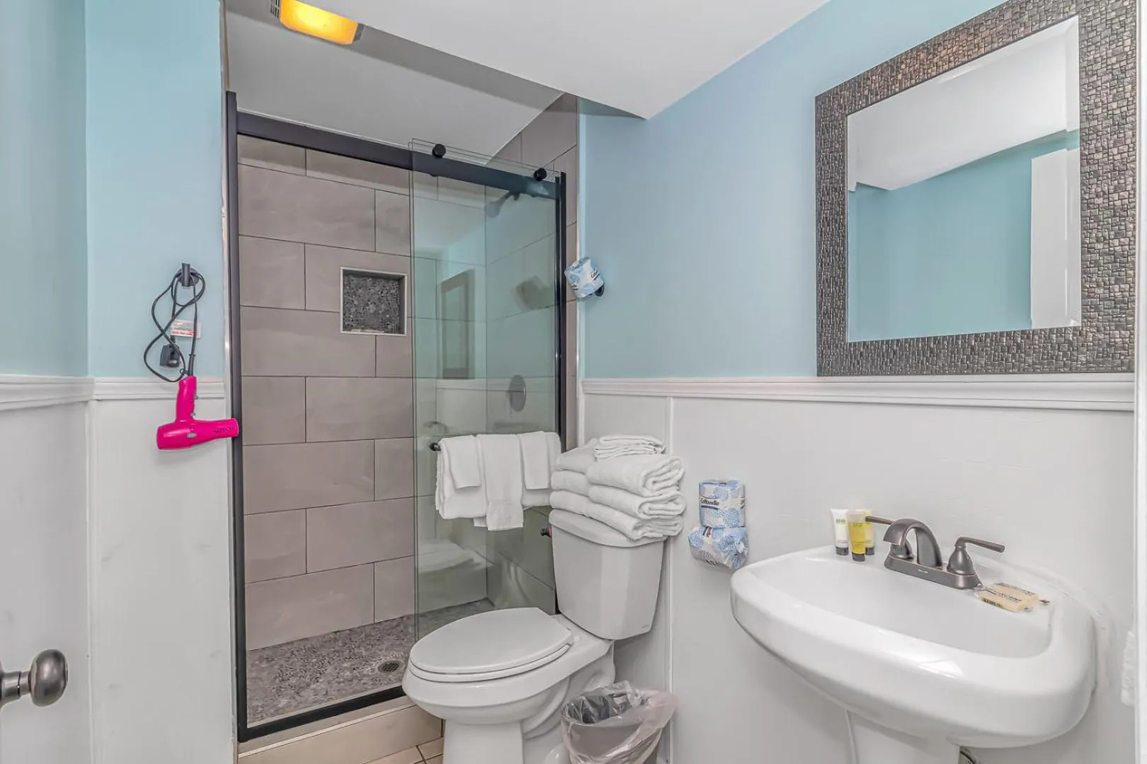 125 Atlantic Avenue Unit F - Pet Friendly! Walk To The Beach and Pier! 1BR -1BA - Sleeps 2-4 guests!