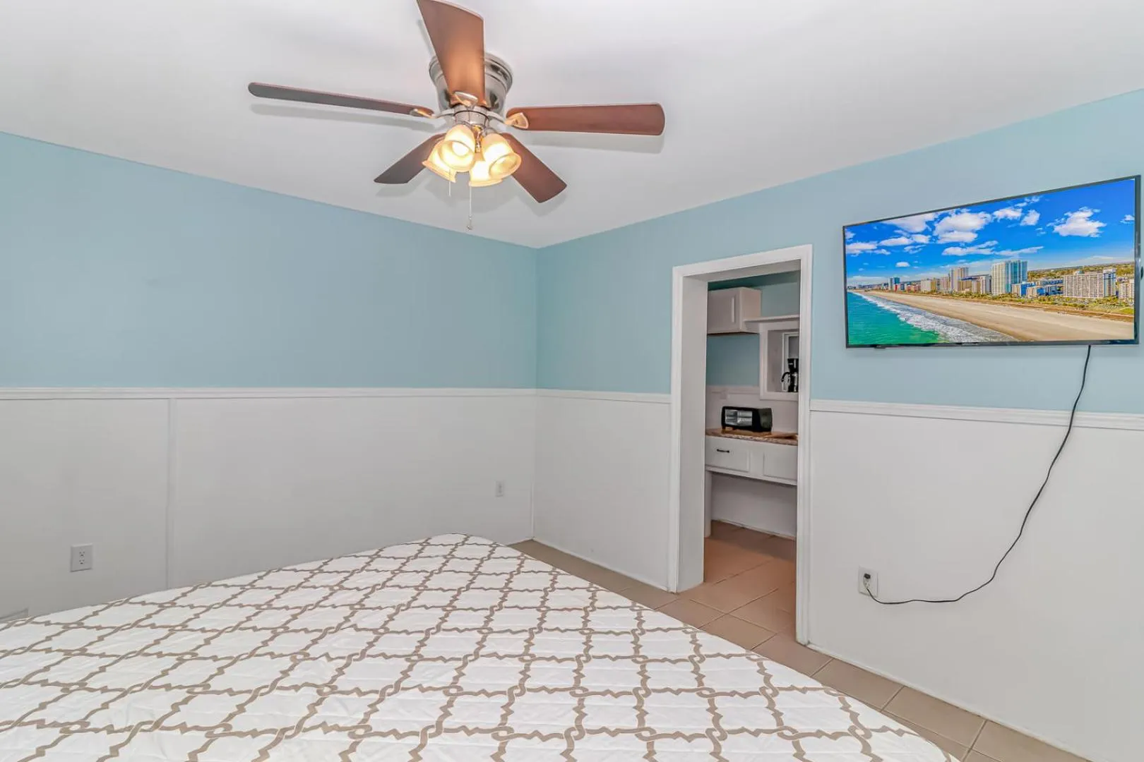 125 Atlantic Avenue Unit F - Pet Friendly! Walk To The Beach and Pier! 1BR -1BA - Sleeps 2-4 guests!
