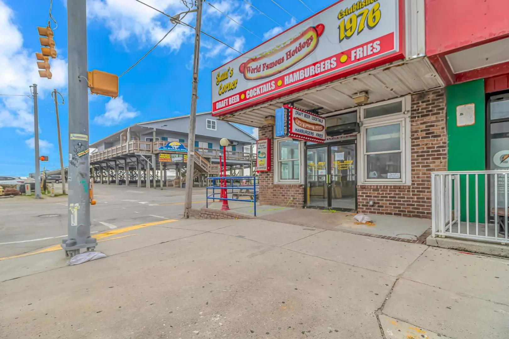 125 Atlantic Avenue Unit F - Pet Friendly! Walk To The Beach and Pier! 1BR -1BA - Sleeps 2-4 guests!