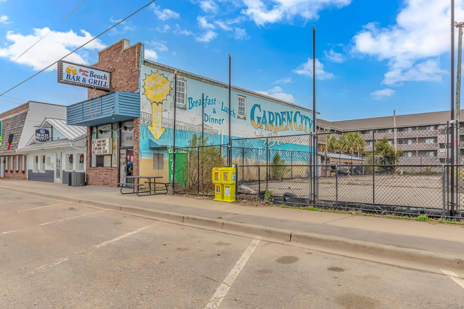 125 Atlantic Avenue Unit F - Pet Friendly! Walk To The Beach and Pier! 1BR -1BA - Sleeps 2-4 guests!