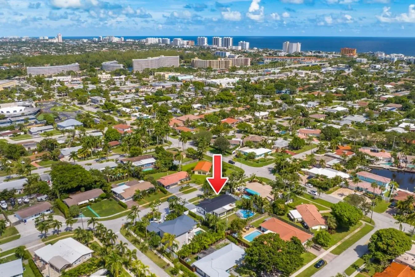 Delilas Chic 3 Bedroom 2 bath Abode with Heated Pool