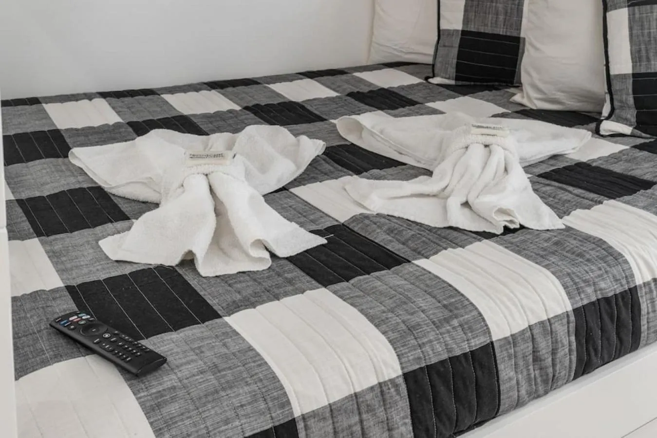 Bed in Delilas Chic 3 Bedroom 2 bath Abode with Heated Pool