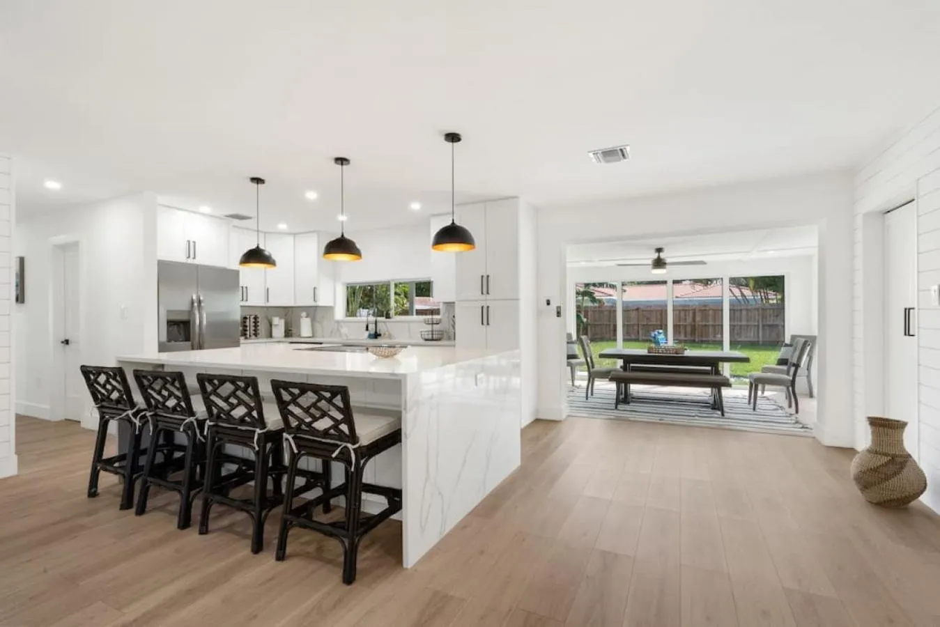 Delilas Chic 3 Bedroom 2 bath Abode with Heated Pool