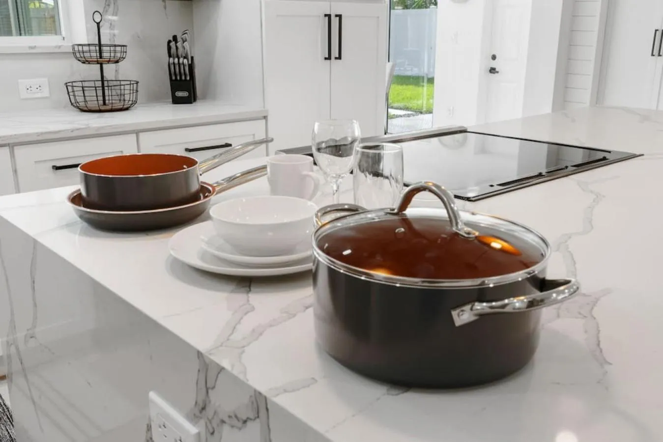 Kitchen or kitchenette in Delilas Chic 3 Bedroom 2 bath Abode with Heated Pool