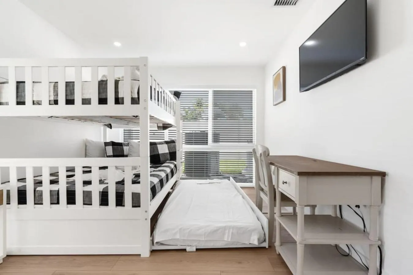 Bed in Delilas Chic 3 Bedroom 2 bath Abode with Heated Pool