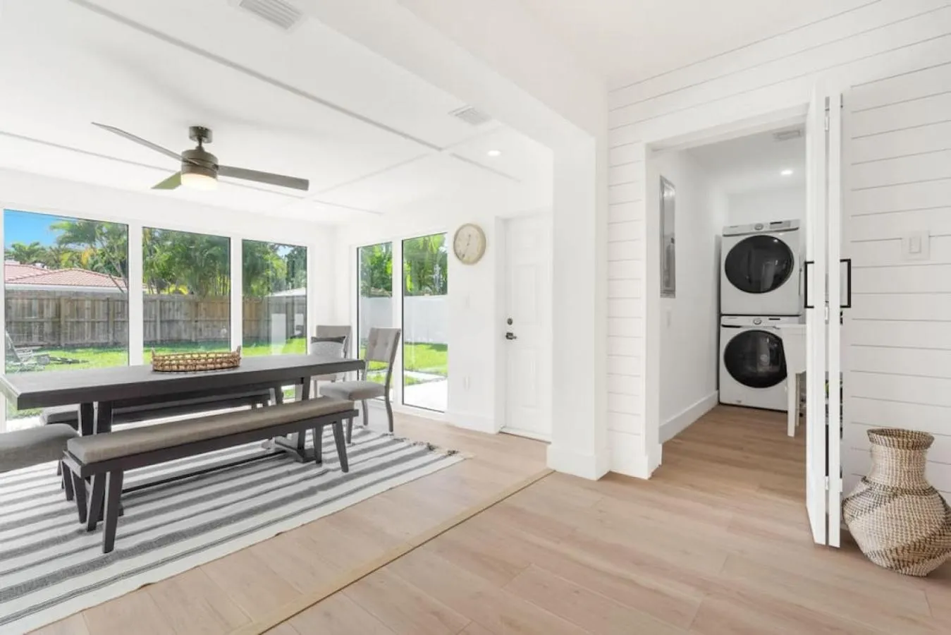 Delilas Chic 3 Bedroom 2 bath Abode with Heated Pool