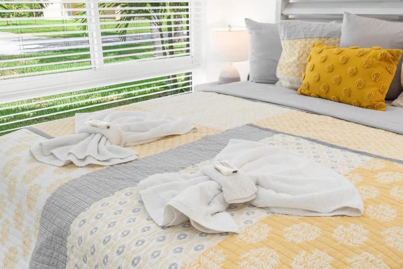 Bed in Delilas Chic 3 Bedroom 2 bath Abode with Heated Pool