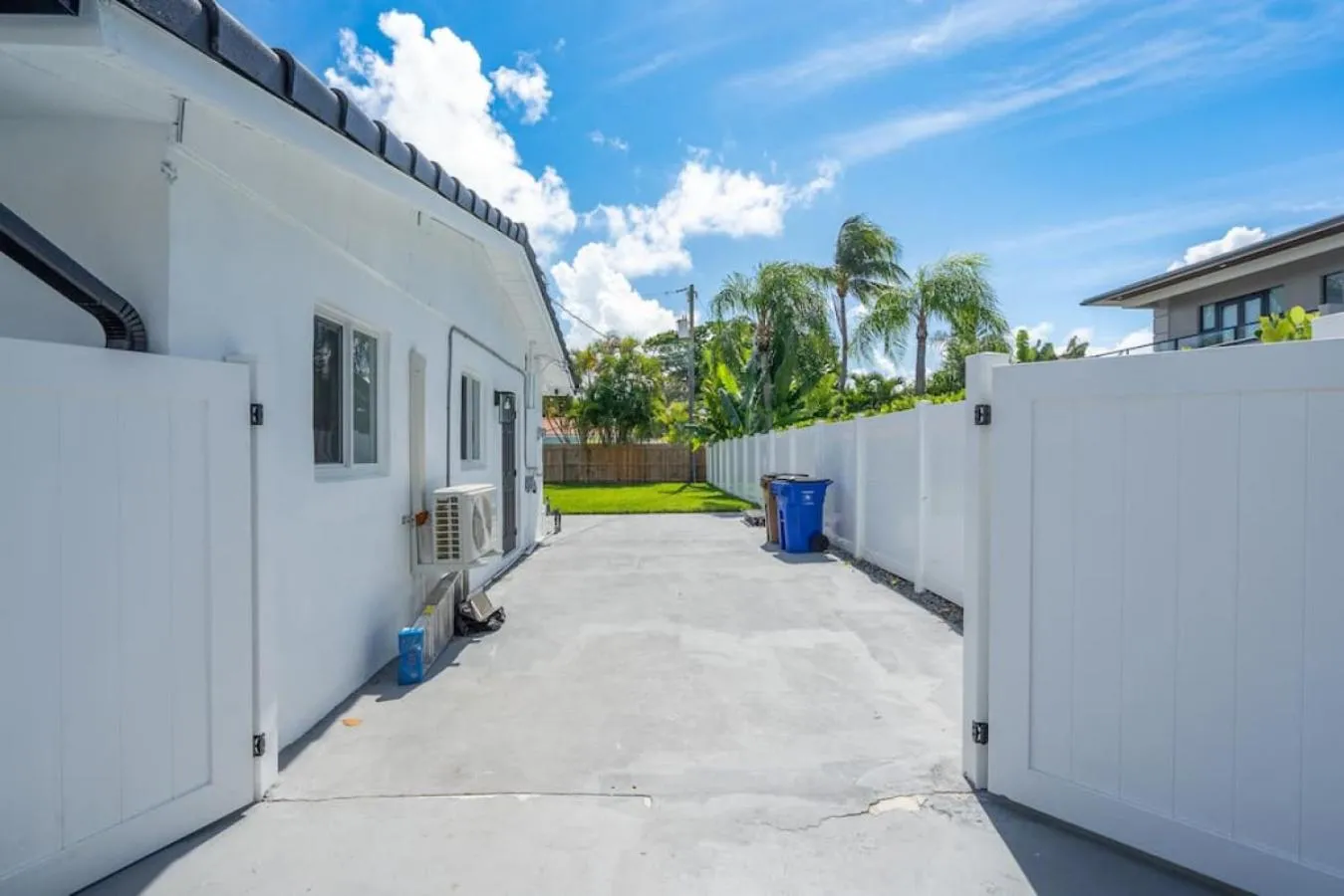 Property building in Delilas Chic 3 Bedroom 2 bath Abode with Heated Pool