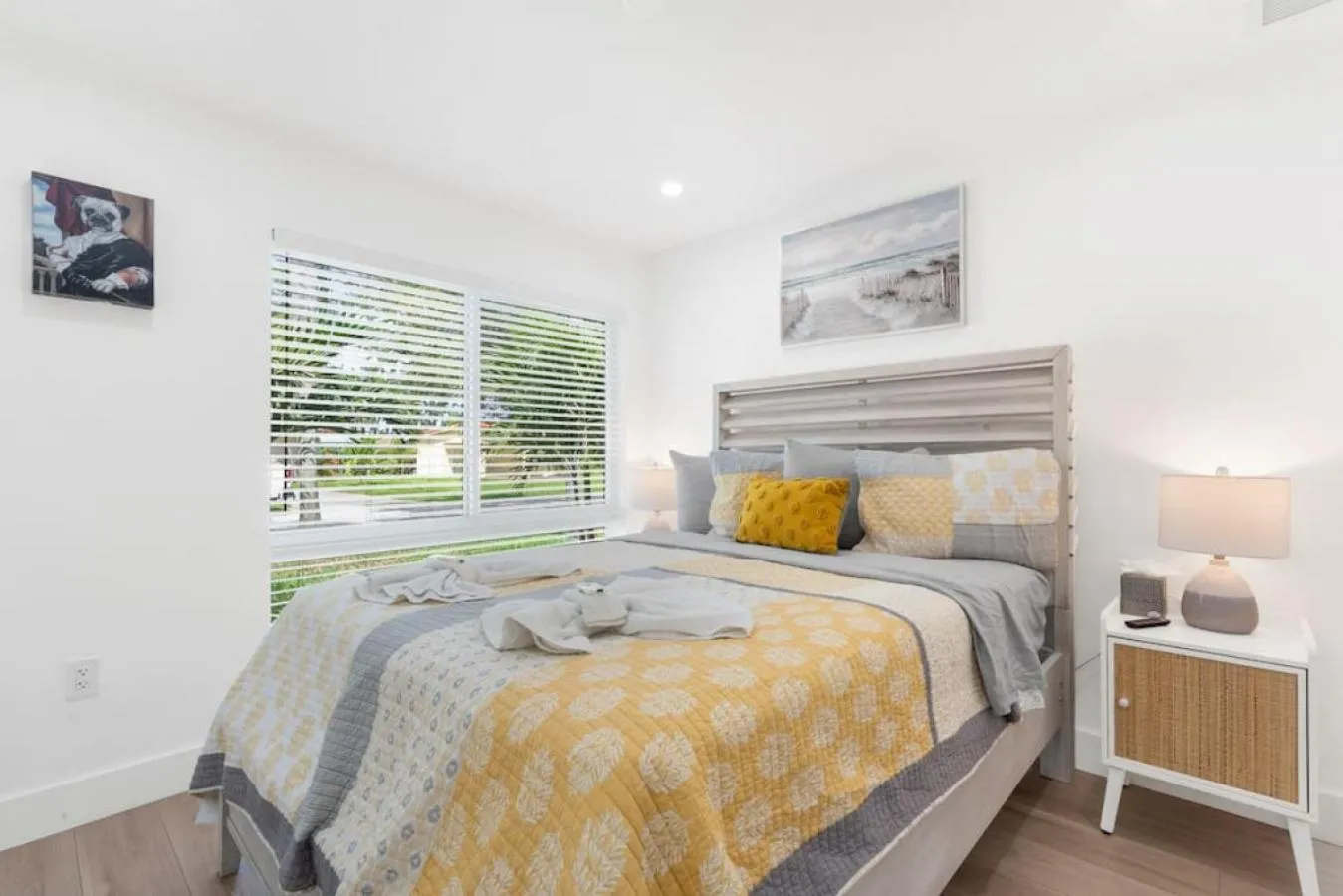 Bed in Delilas Chic 3 Bedroom 2 bath Abode with Heated Pool