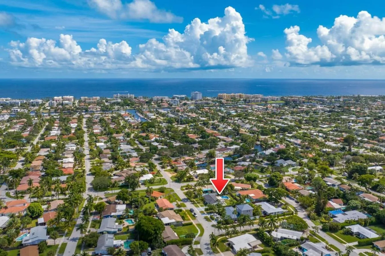 Delilas Chic 3 Bedroom 2 bath Abode with Heated Pool