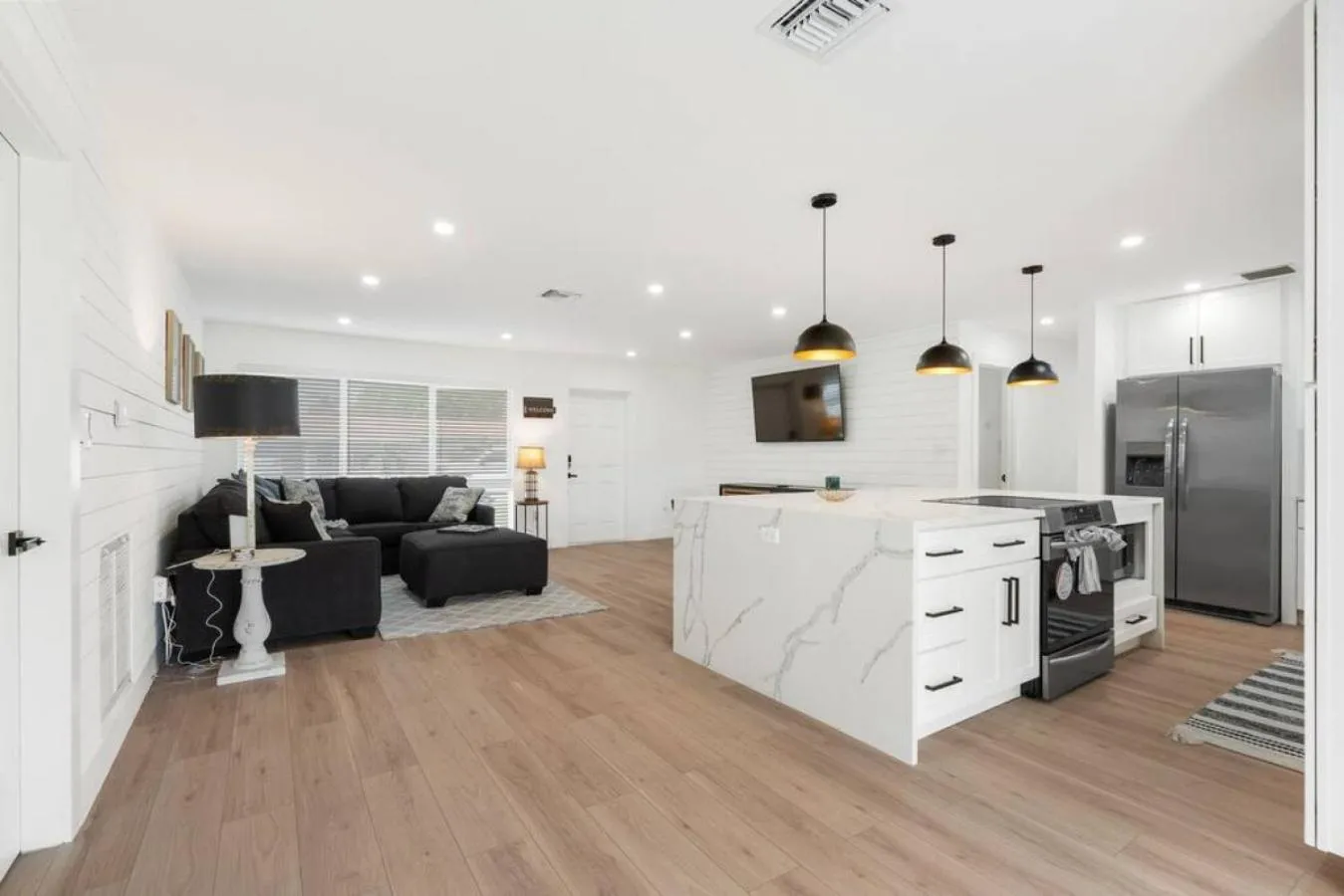 TV and multimedia in Delilas Chic 3 Bedroom 2 bath Abode with Heated Pool