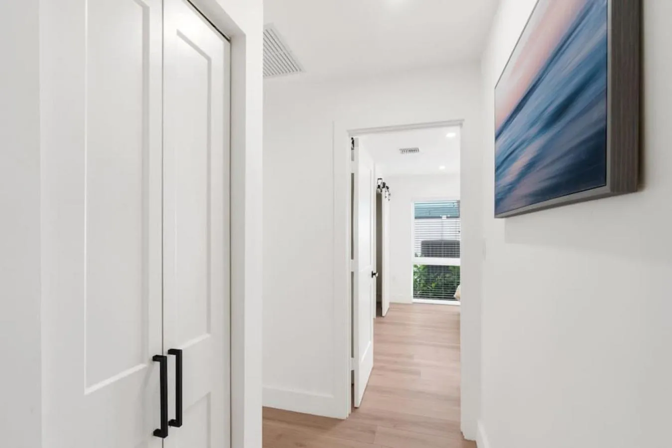 Delilas Chic 3 Bedroom 2 bath Abode with Heated Pool