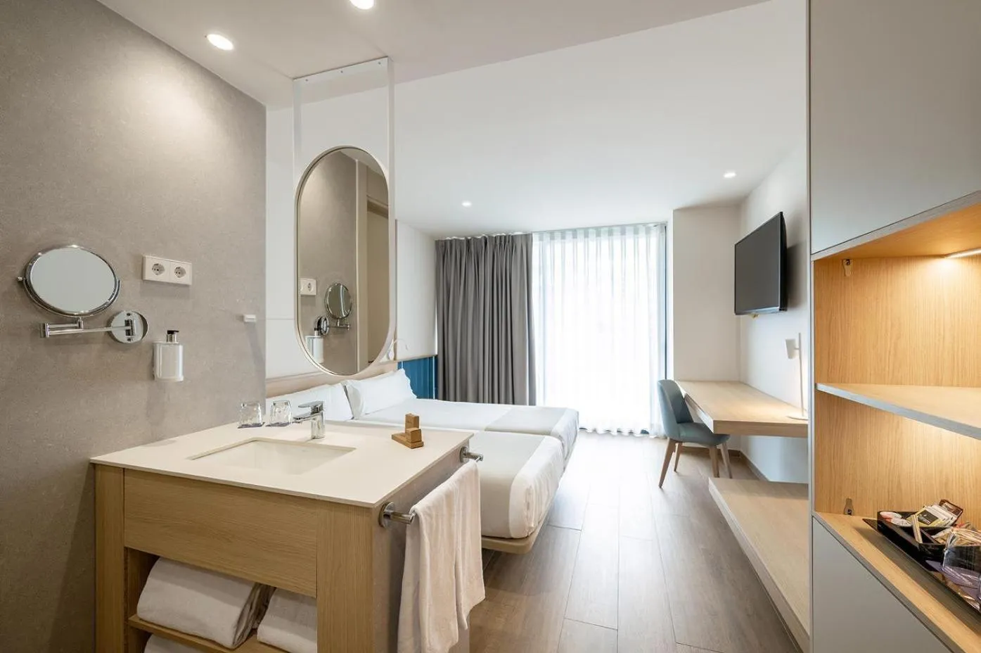 Photo of the whole room in Port Alicante City & Beach