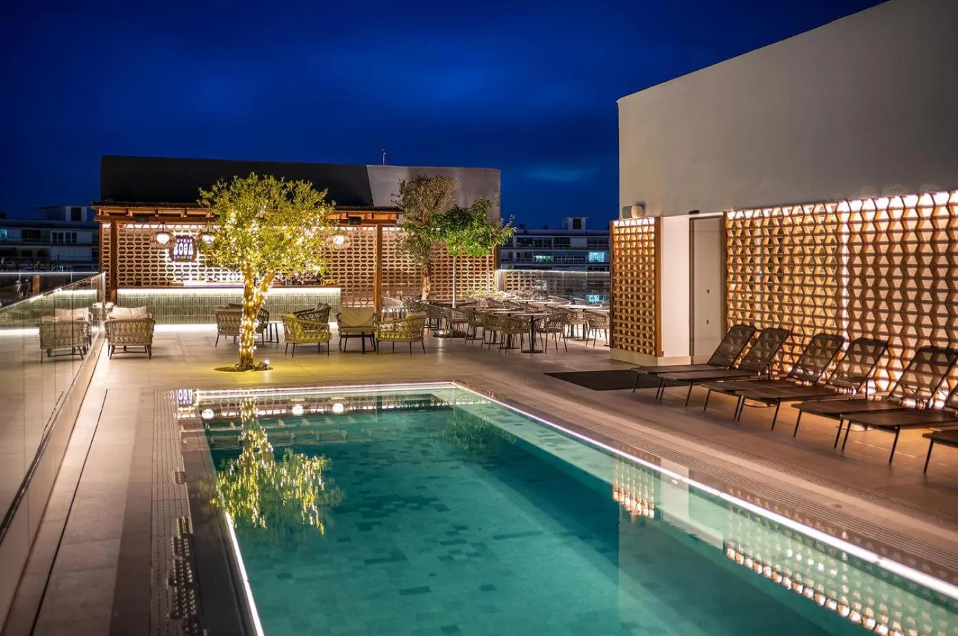 Swimming pool in Port Alicante City & Beach
