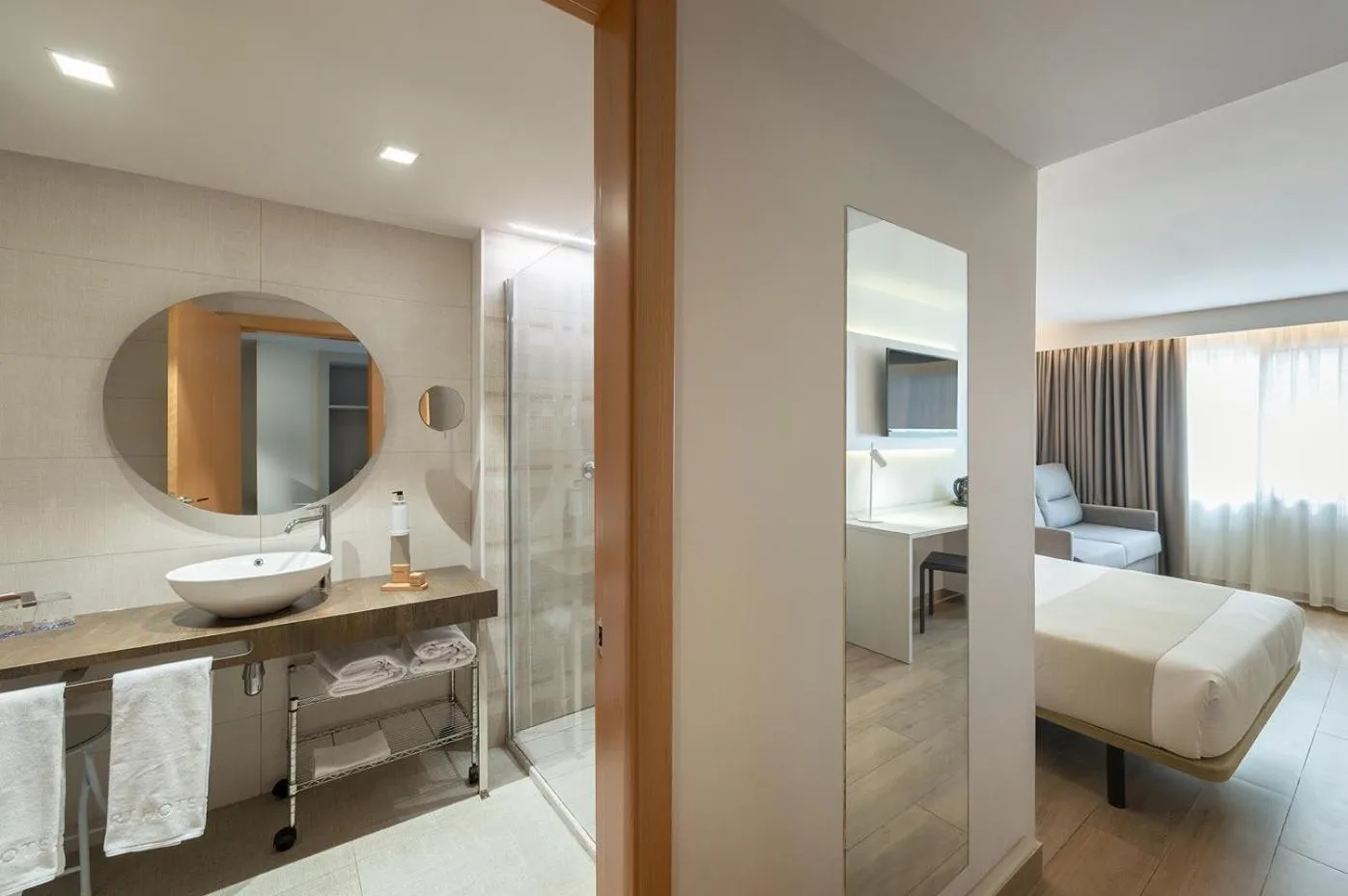 Bathroom, Bed in Port Alicante City & Beach