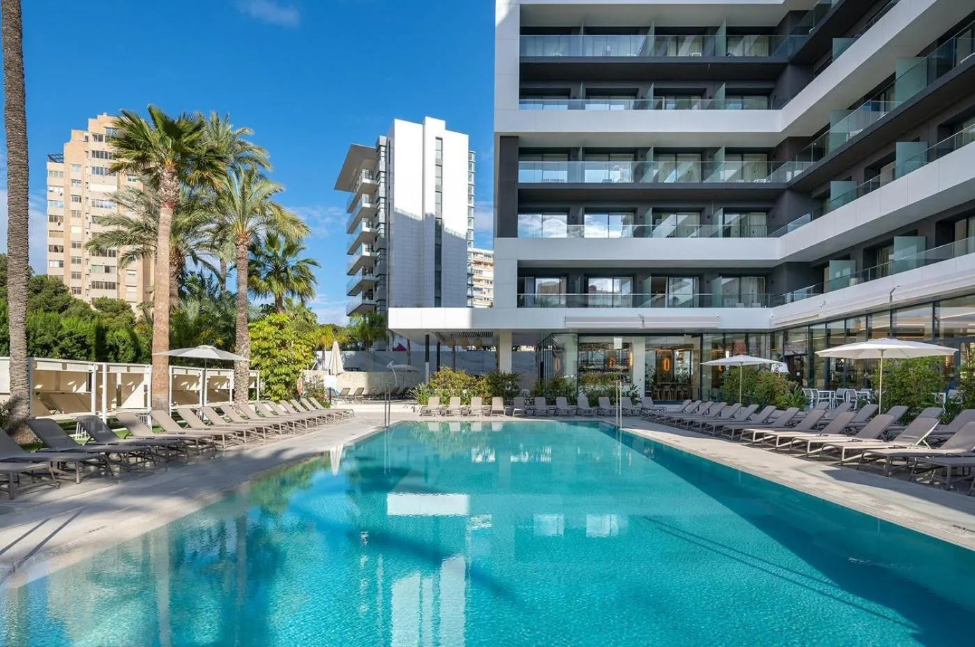 Swimming pool in Port Alicante City & Beach