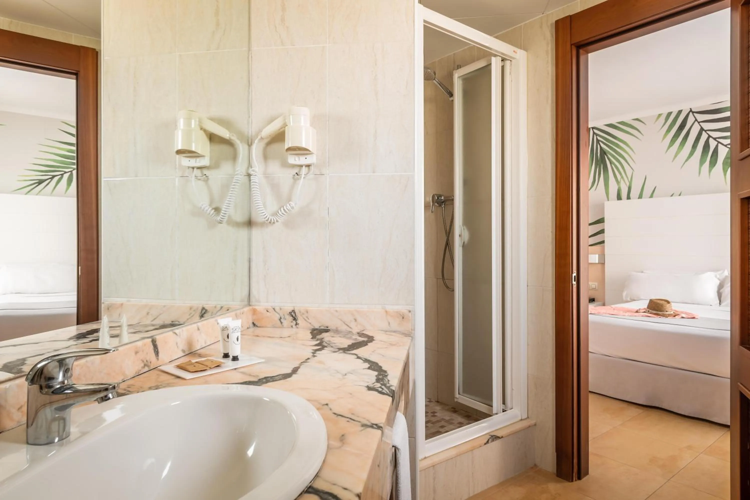 Bathroom, Bed in ALEGRIA Florida