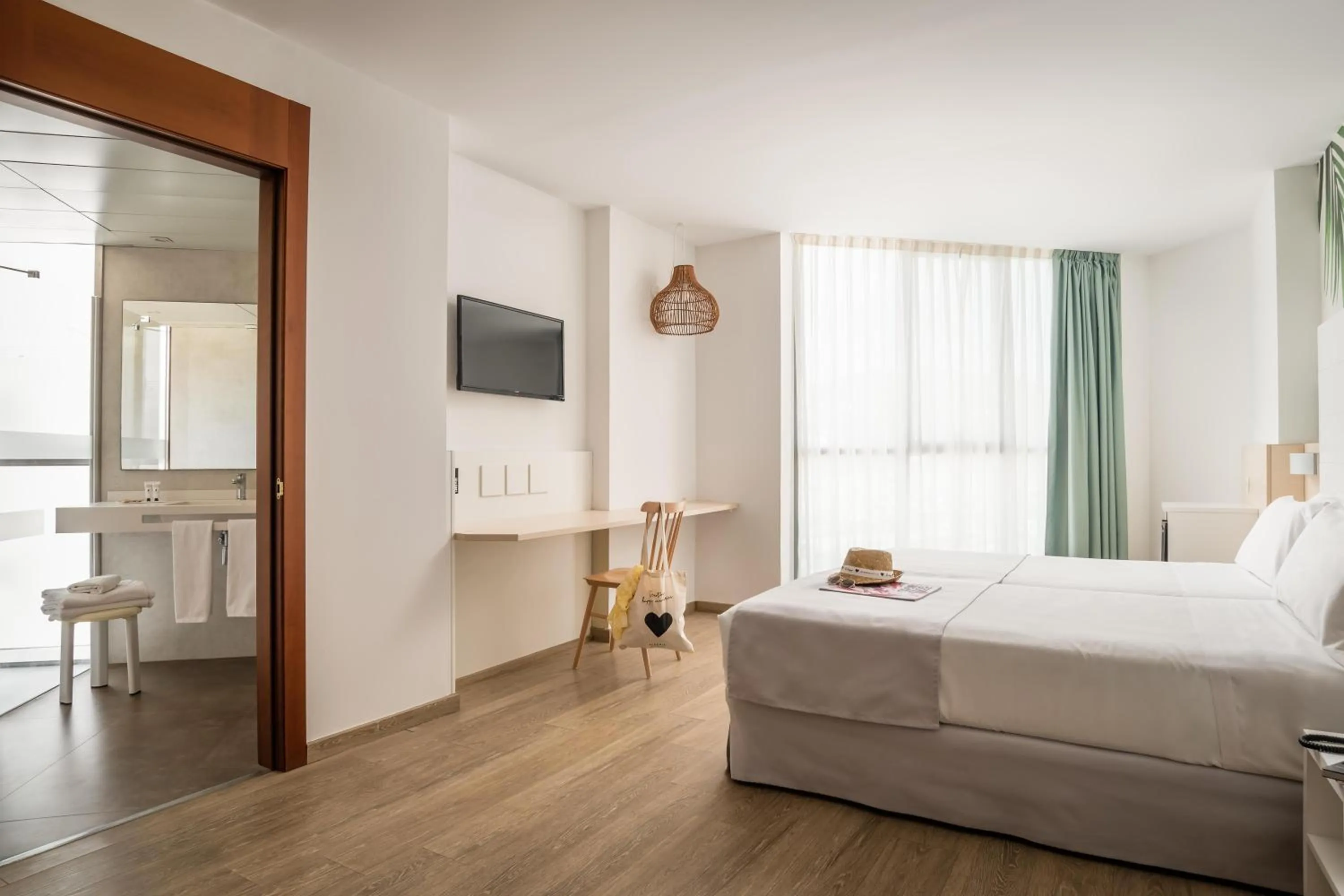 Photo of the whole room, Bed in ALEGRIA Florida