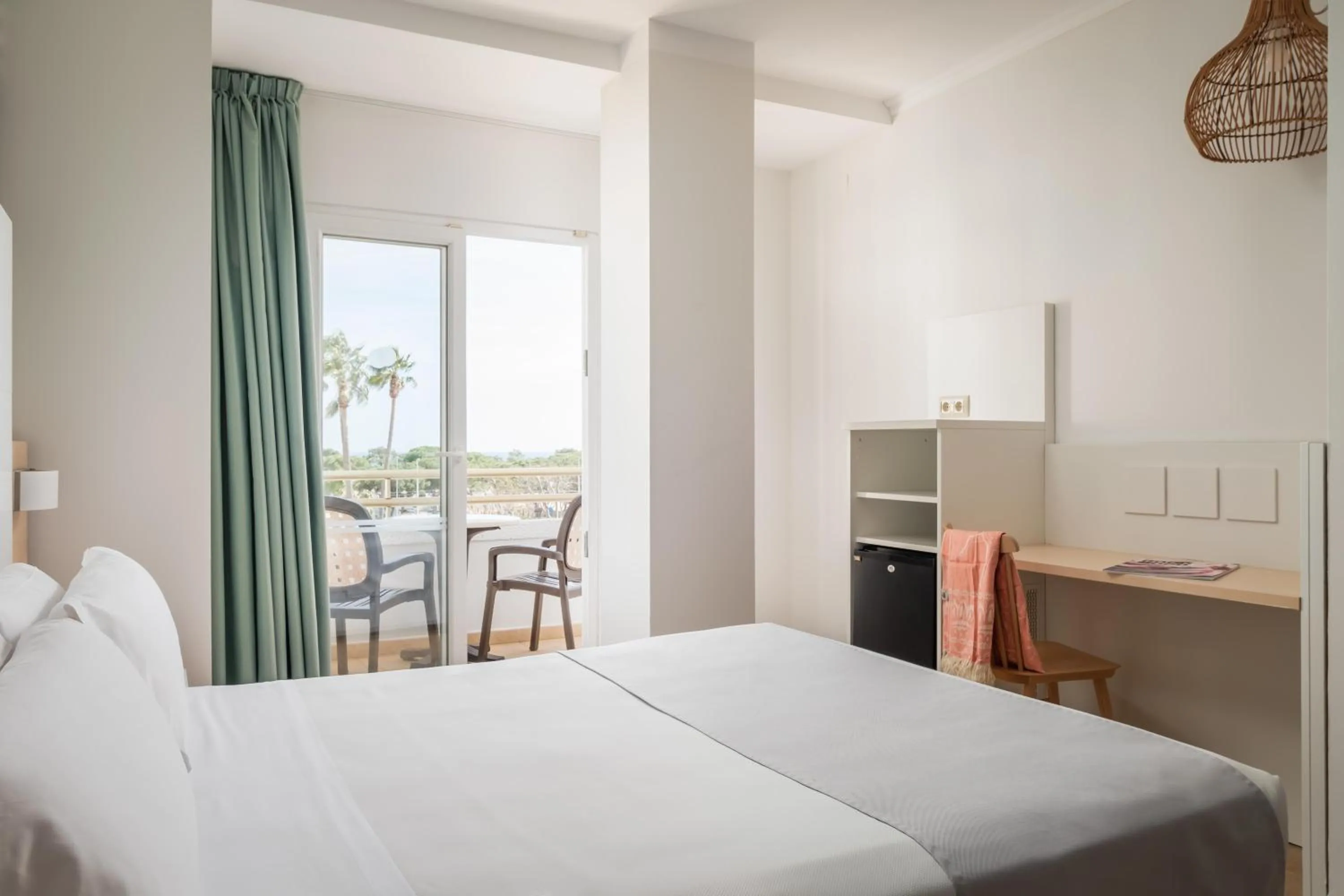 Photo of the whole room, Bed in ALEGRIA Florida