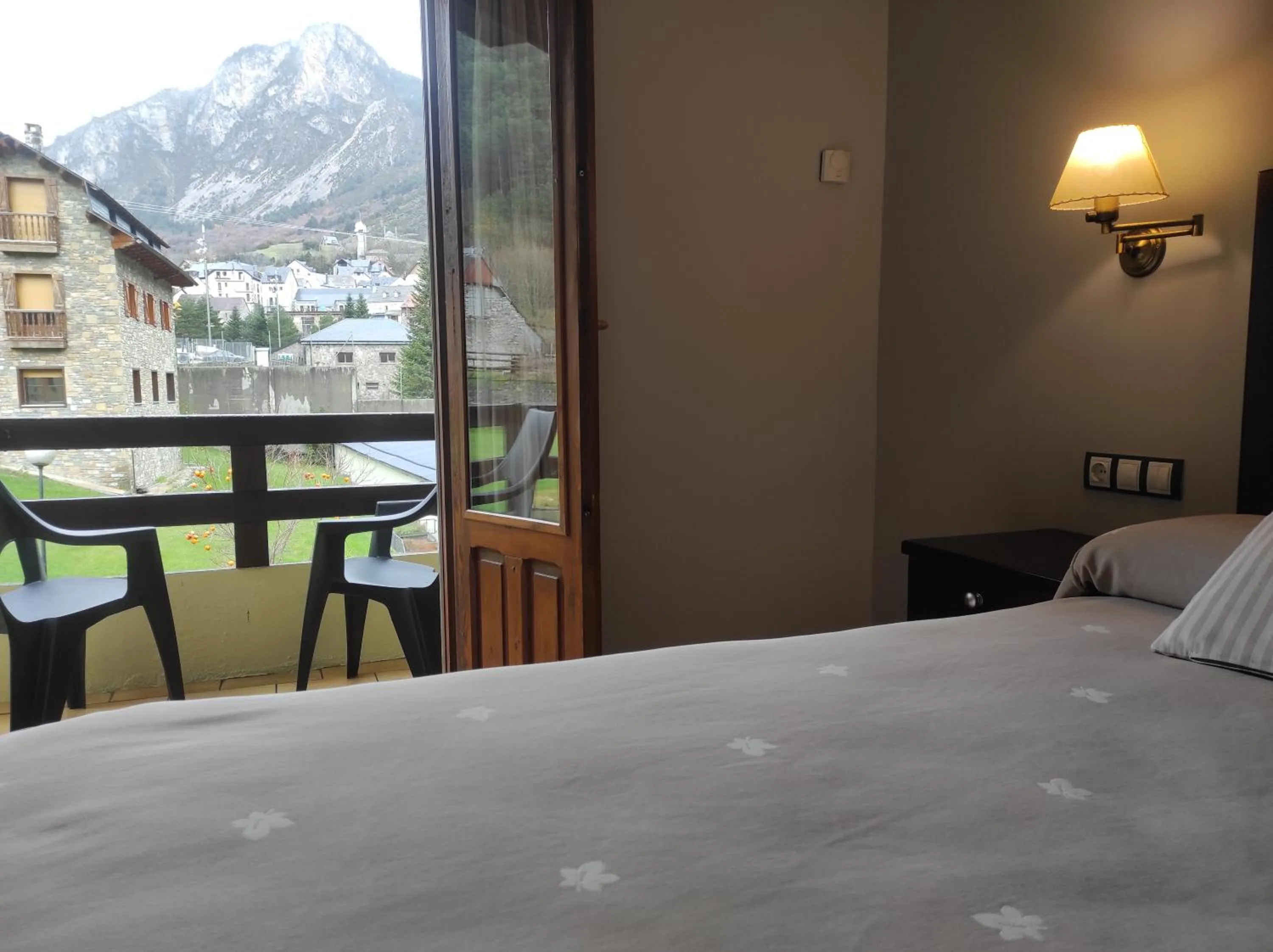 Balcony/Terrace, Bed in SNÖ Hotel Bielsa