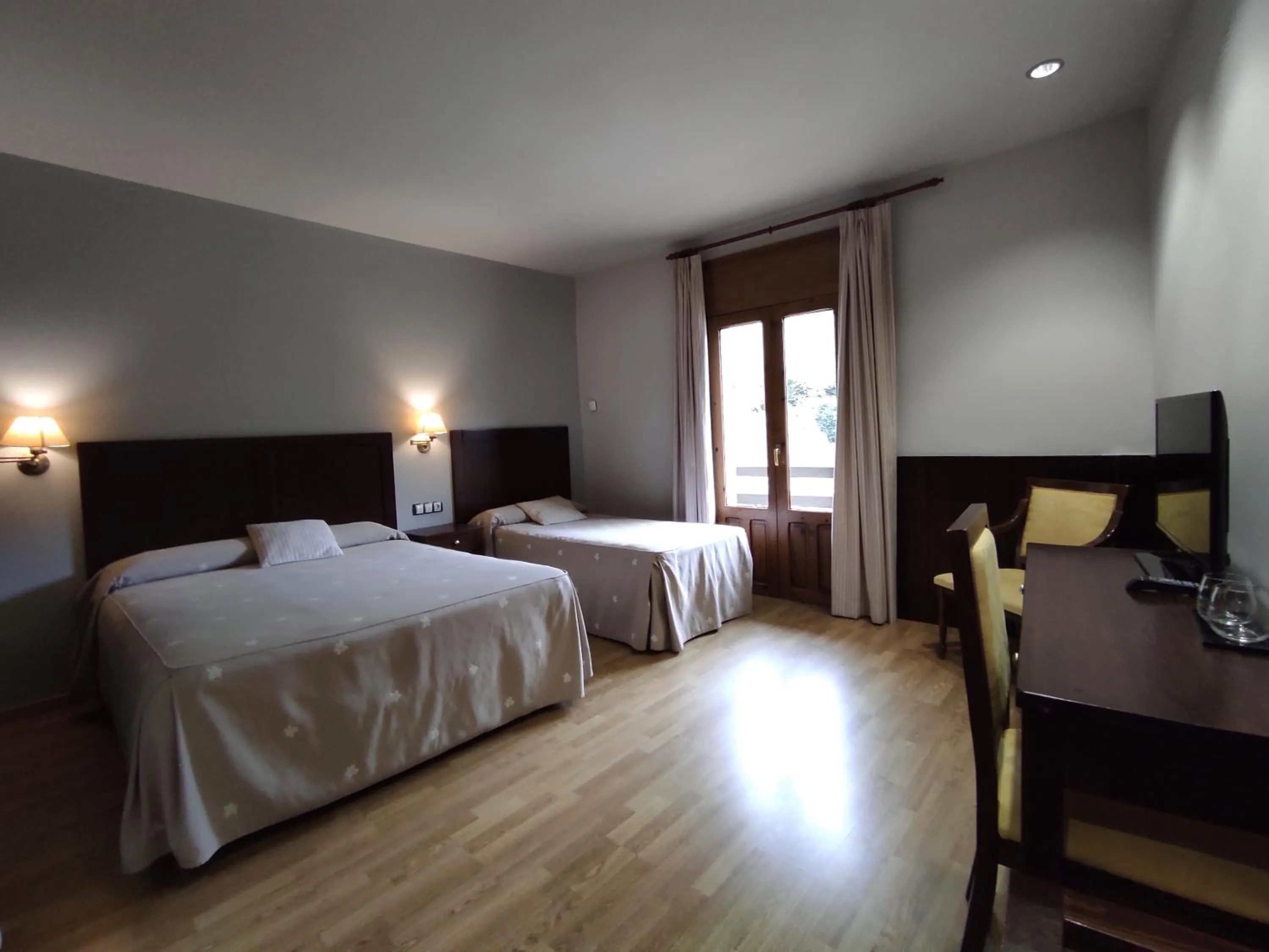 Property building, Bed in SNÖ Hotel Bielsa