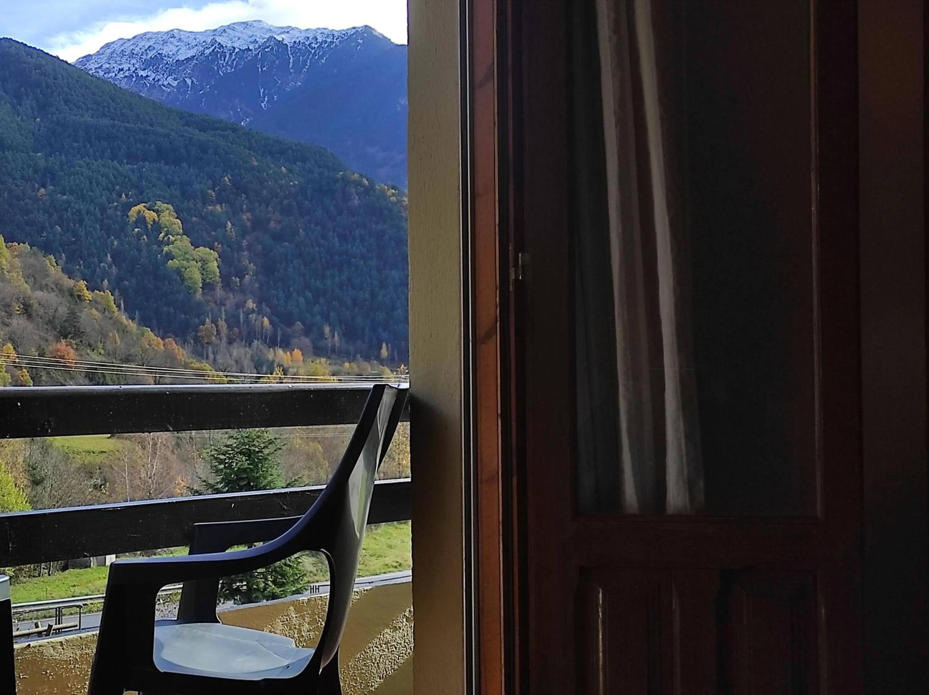 Mountain view in SNÖ Hotel Bielsa