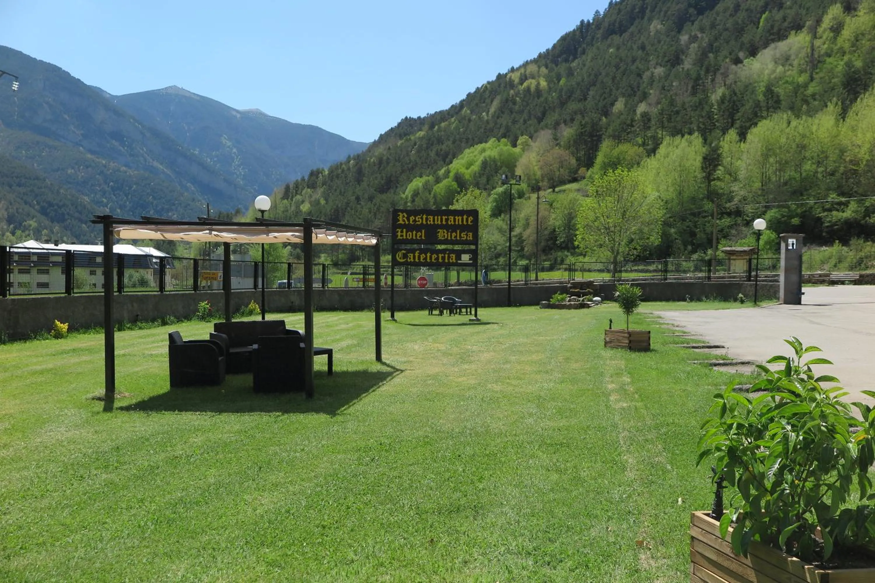 Garden in SNÖ Hotel Bielsa
