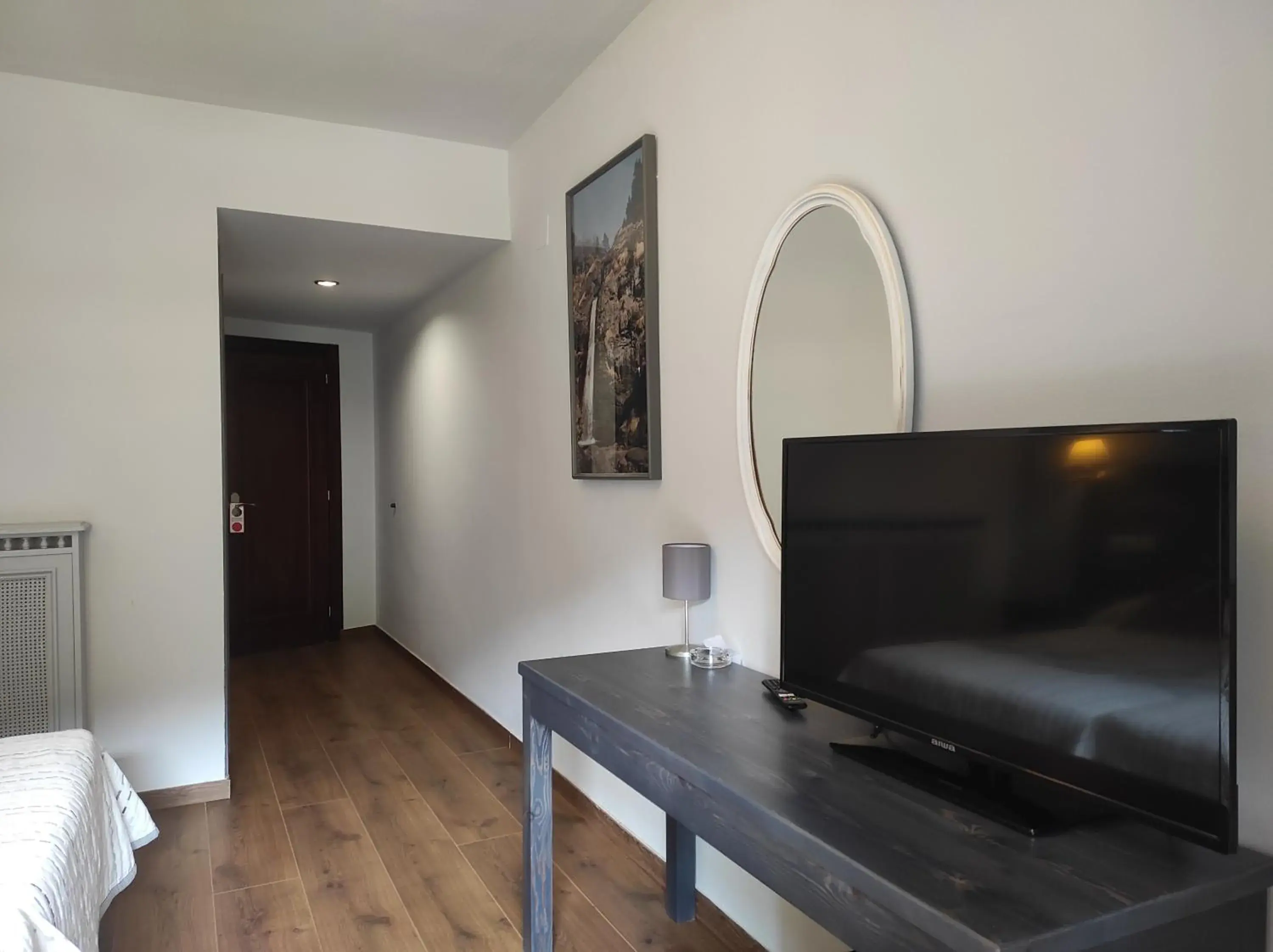 Double or Twin Room with Balcony in Snö Hotel Bielsa Double or Twin Room with Balcony in Snö Hotel Bielsa