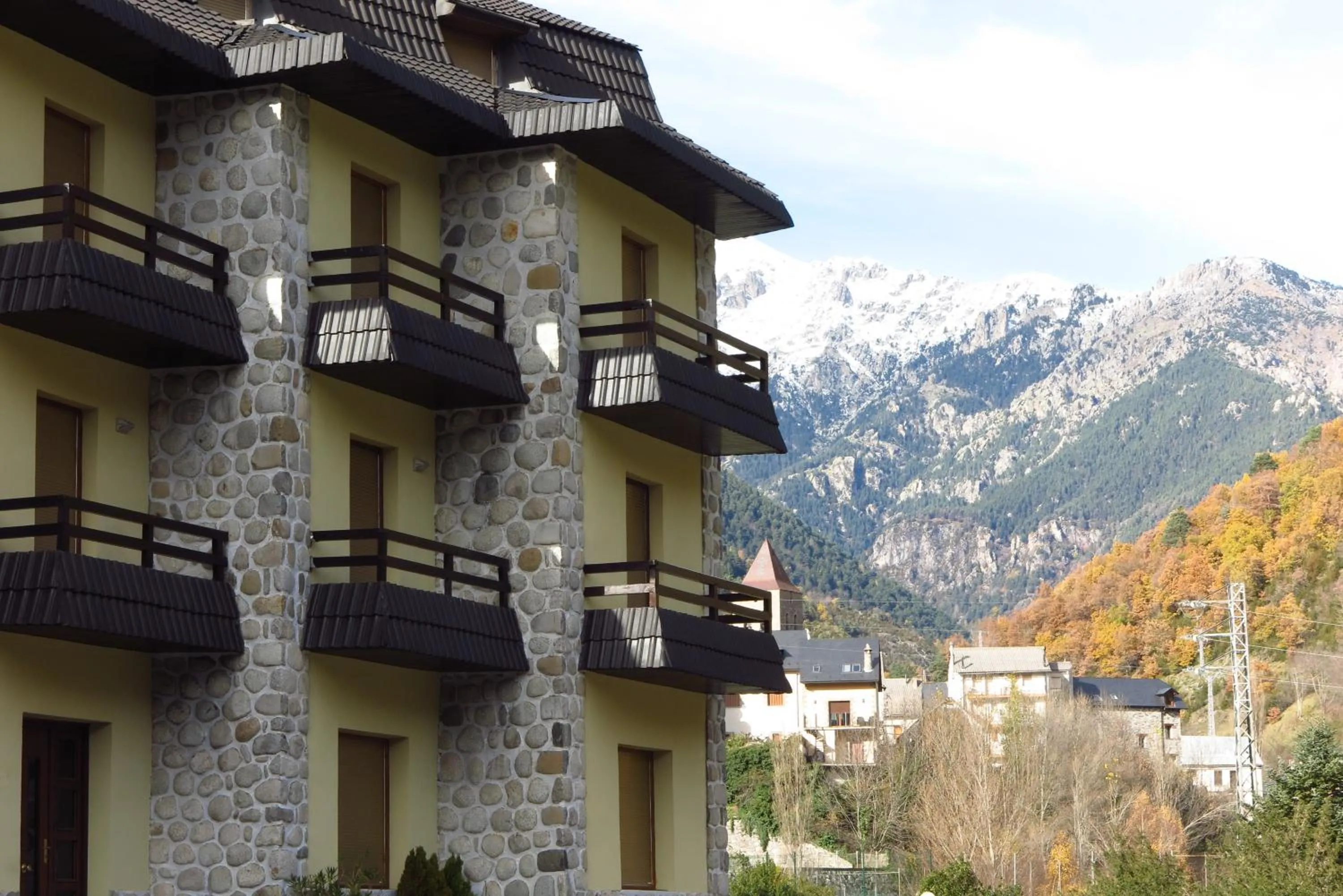 Property building in SNÖ Hotel Bielsa