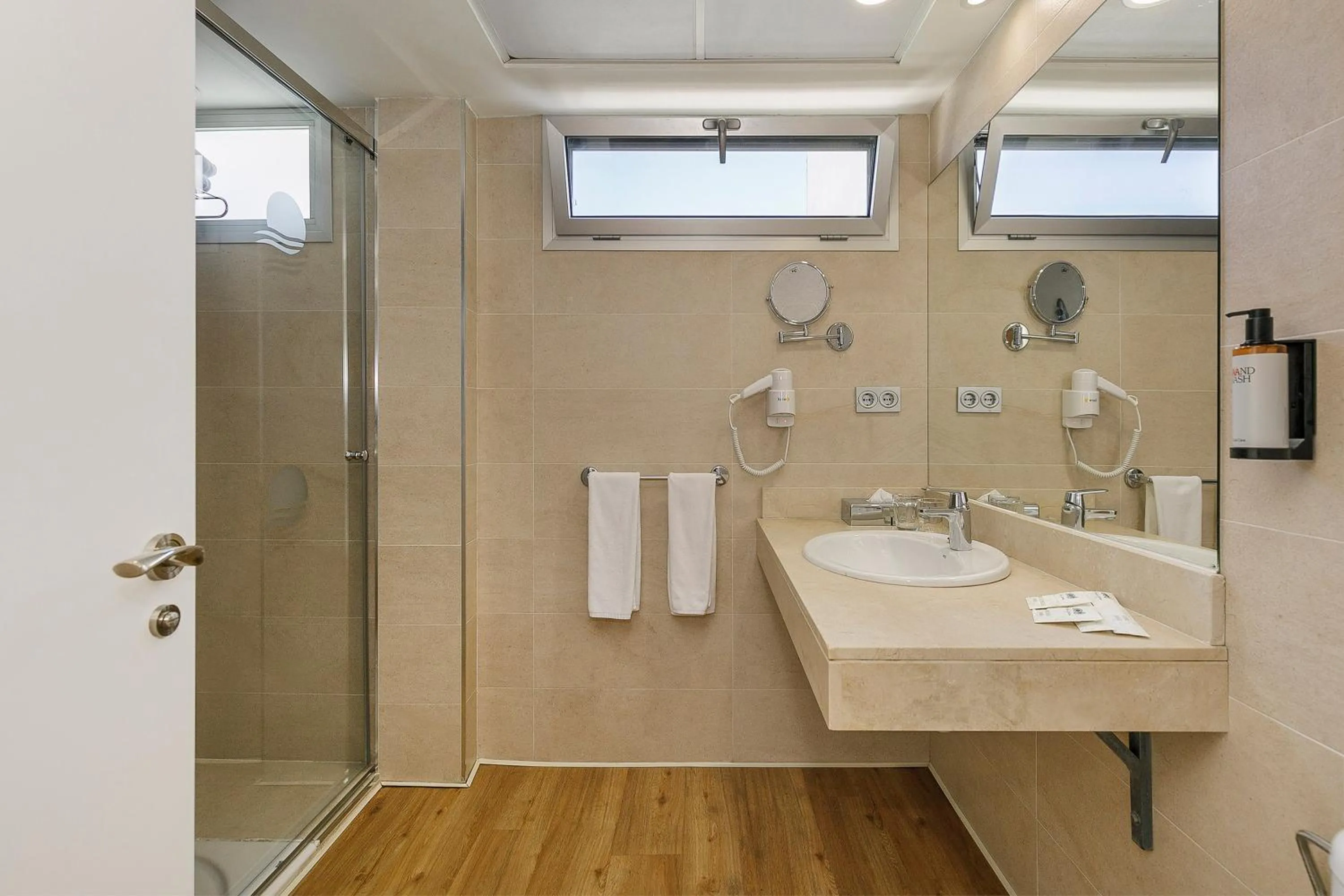 Shower in Sol Torremolinos - Don Pedro