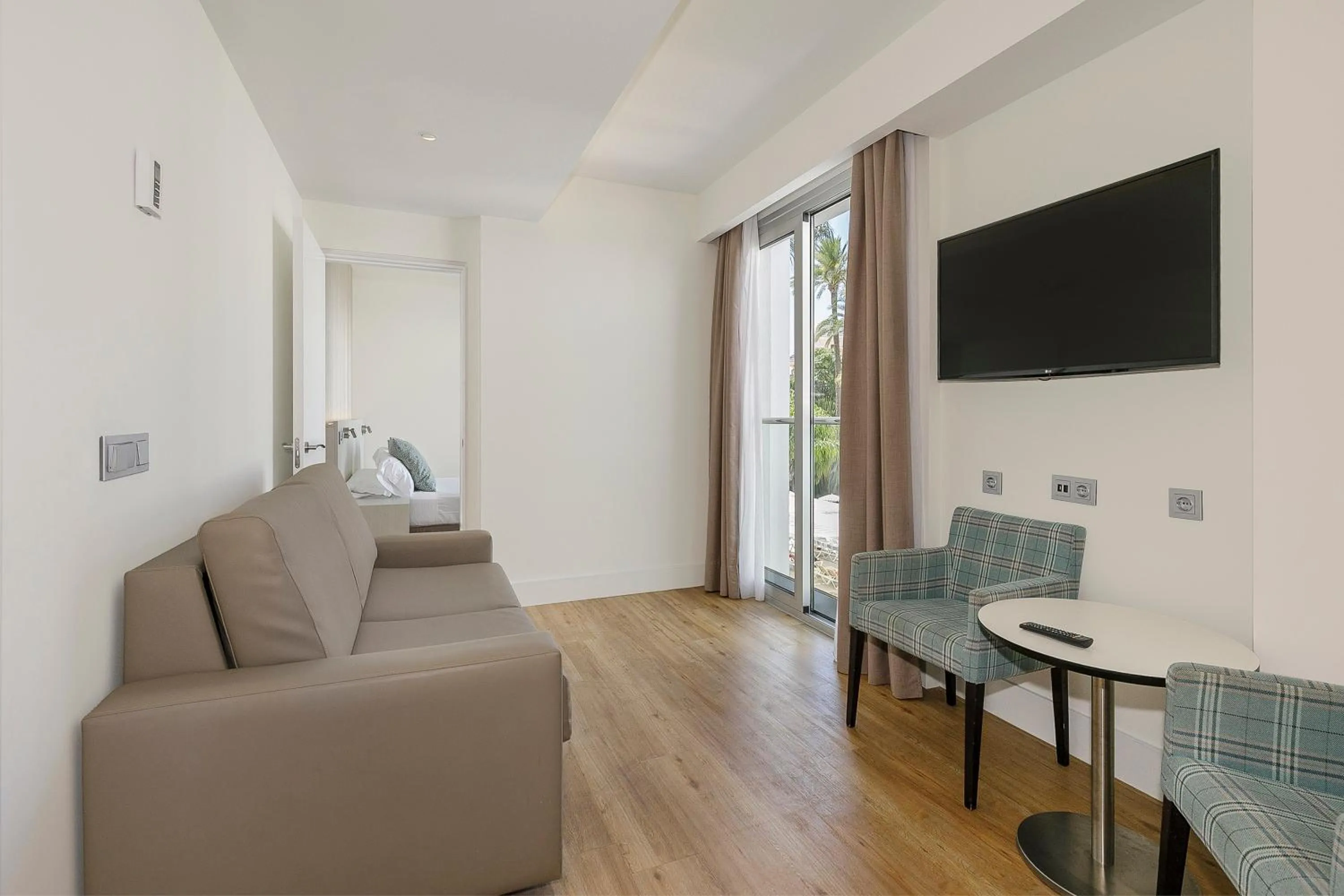 Communal lounge/ TV room in Sol Torremolinos - Don Pedro