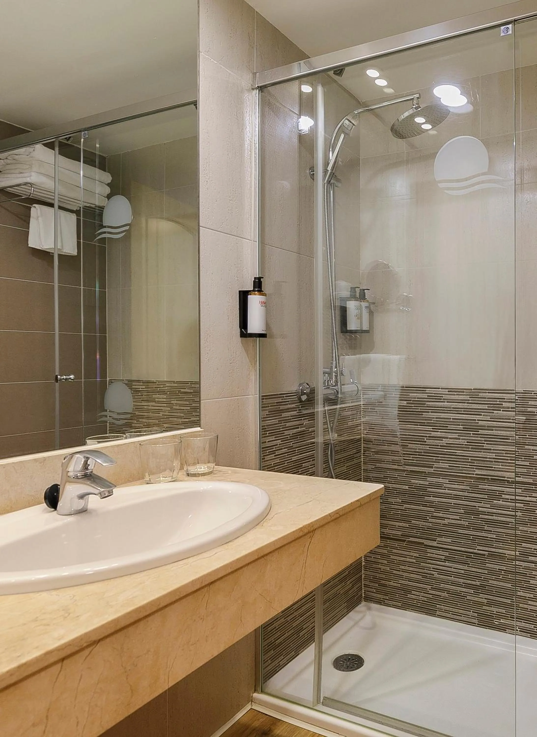 Shower in Sol Torremolinos - Don Pedro