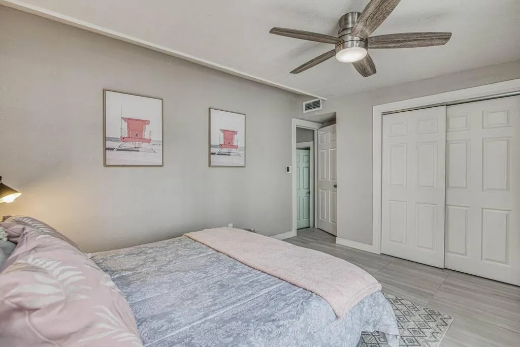 Bed in My Cozy Duplex B in the heart of West Side