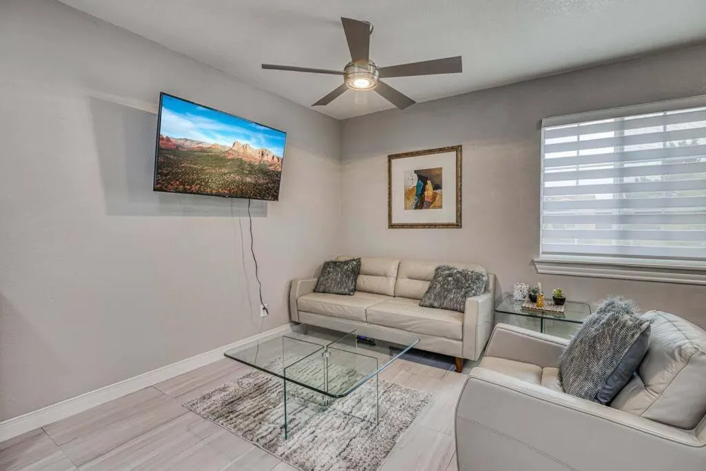 TV and multimedia in My Cozy Duplex B in the heart of West Side