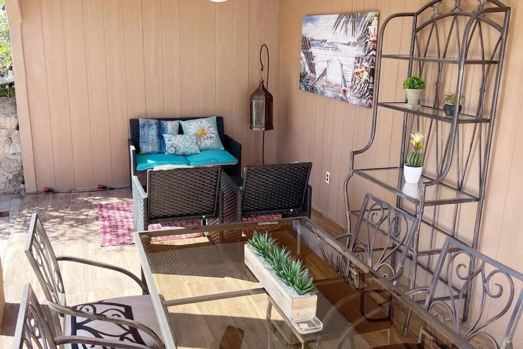 Patio in My Cozy Duplex B in the heart of West Side