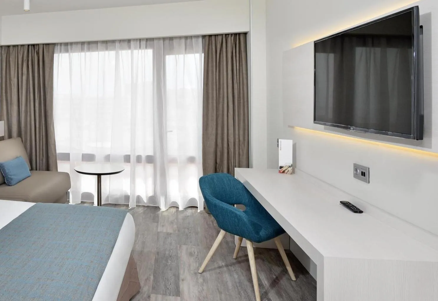 Bedroom, Bed in Sol Torremolinos - Don Pablo