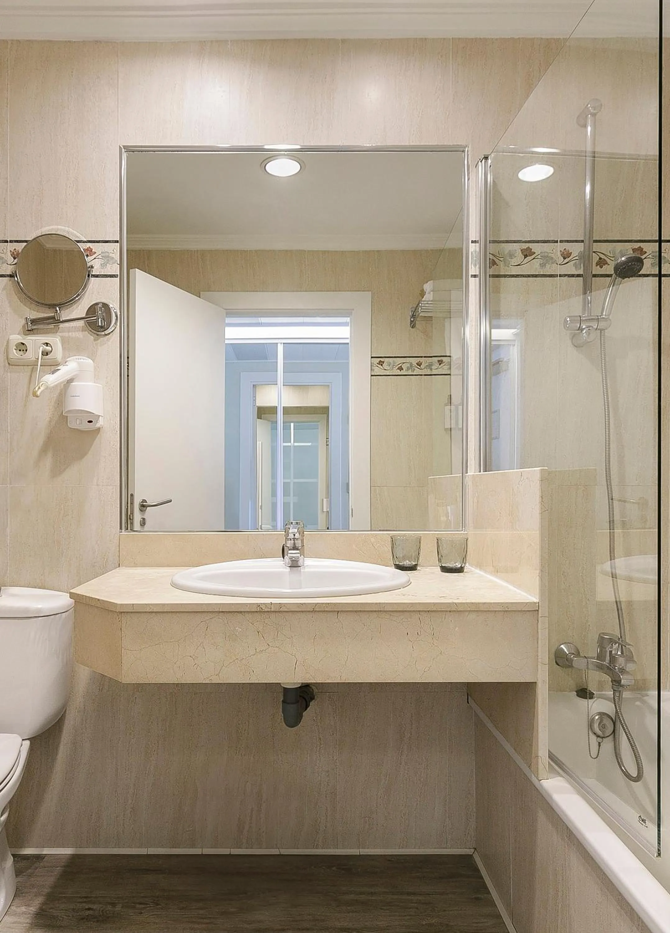 Bathroom in Sol Torremolinos - Don Pablo