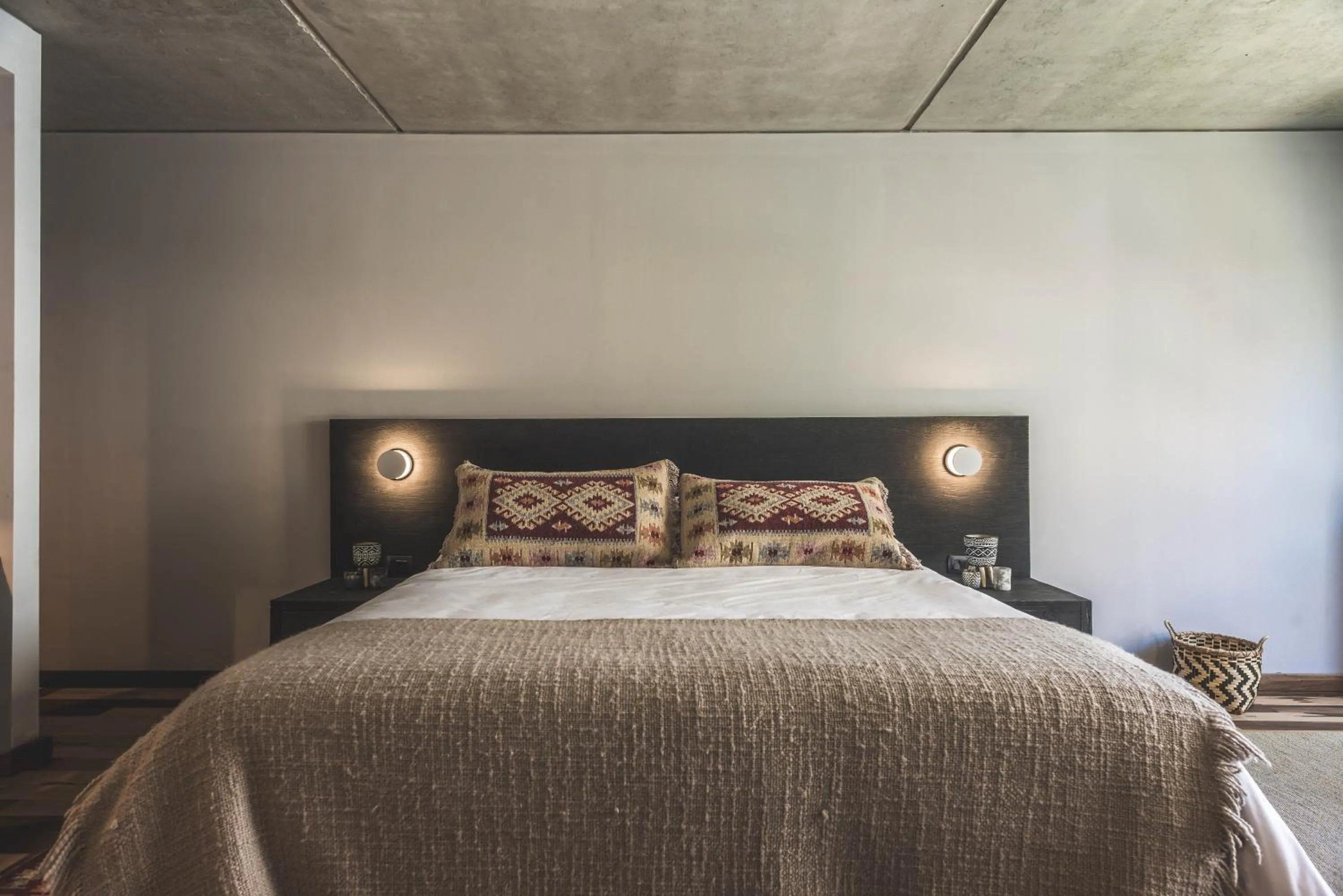 Bed in Be House Suites & Spa