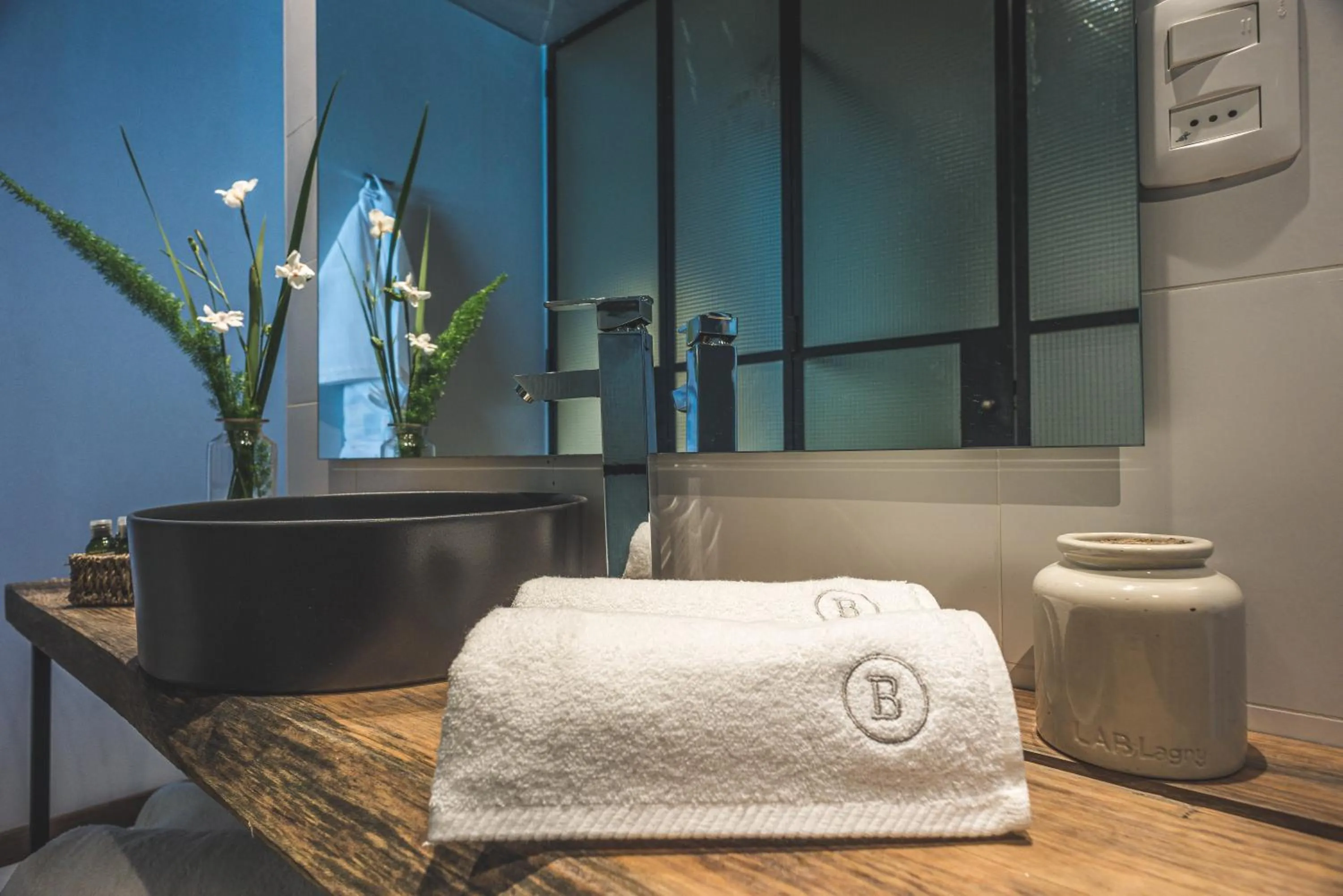 Toilet in Be House Suites & Spa