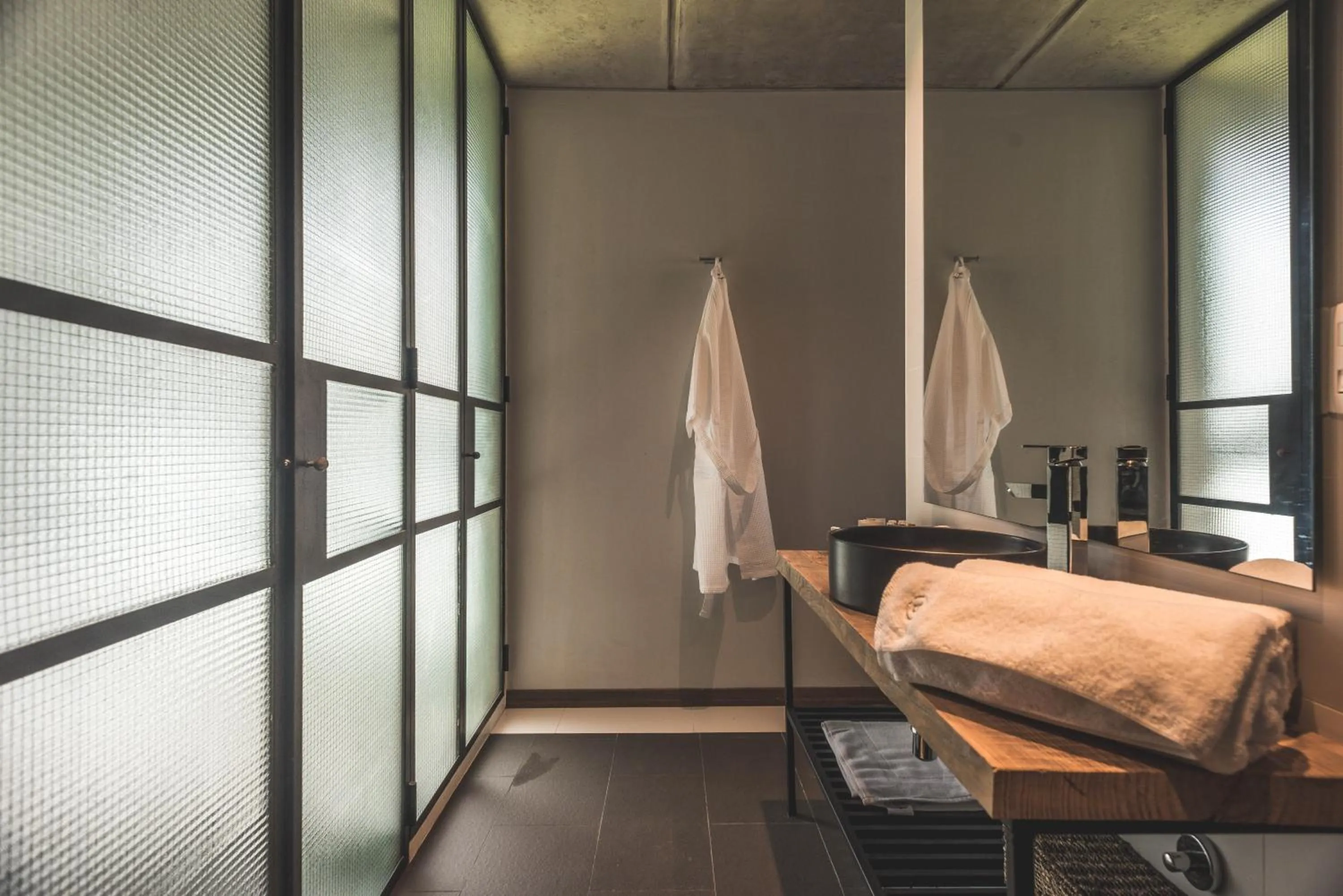 Toilet in Be House Suites & Spa