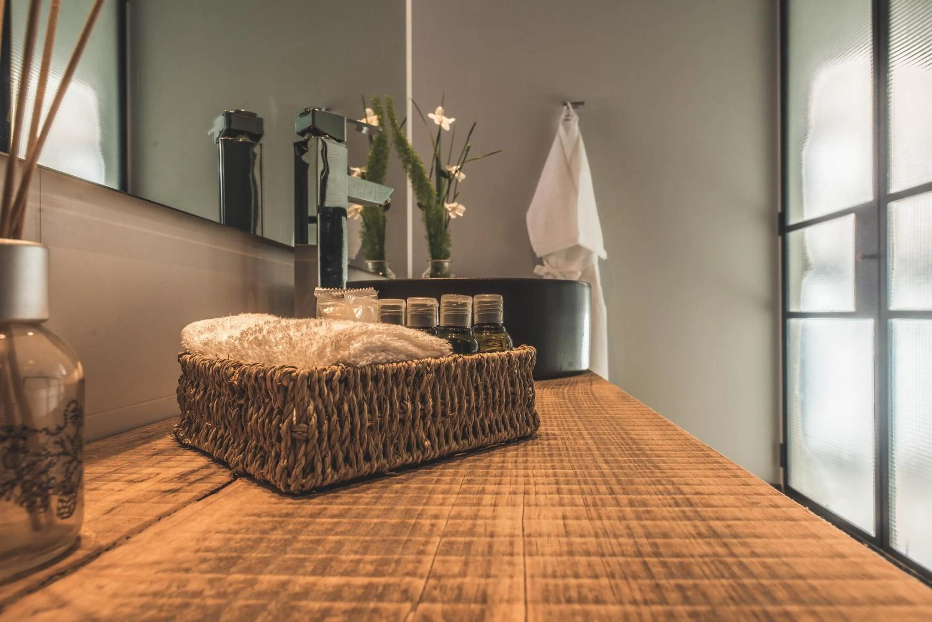 Toilet, Bed in Be House Suites & Spa